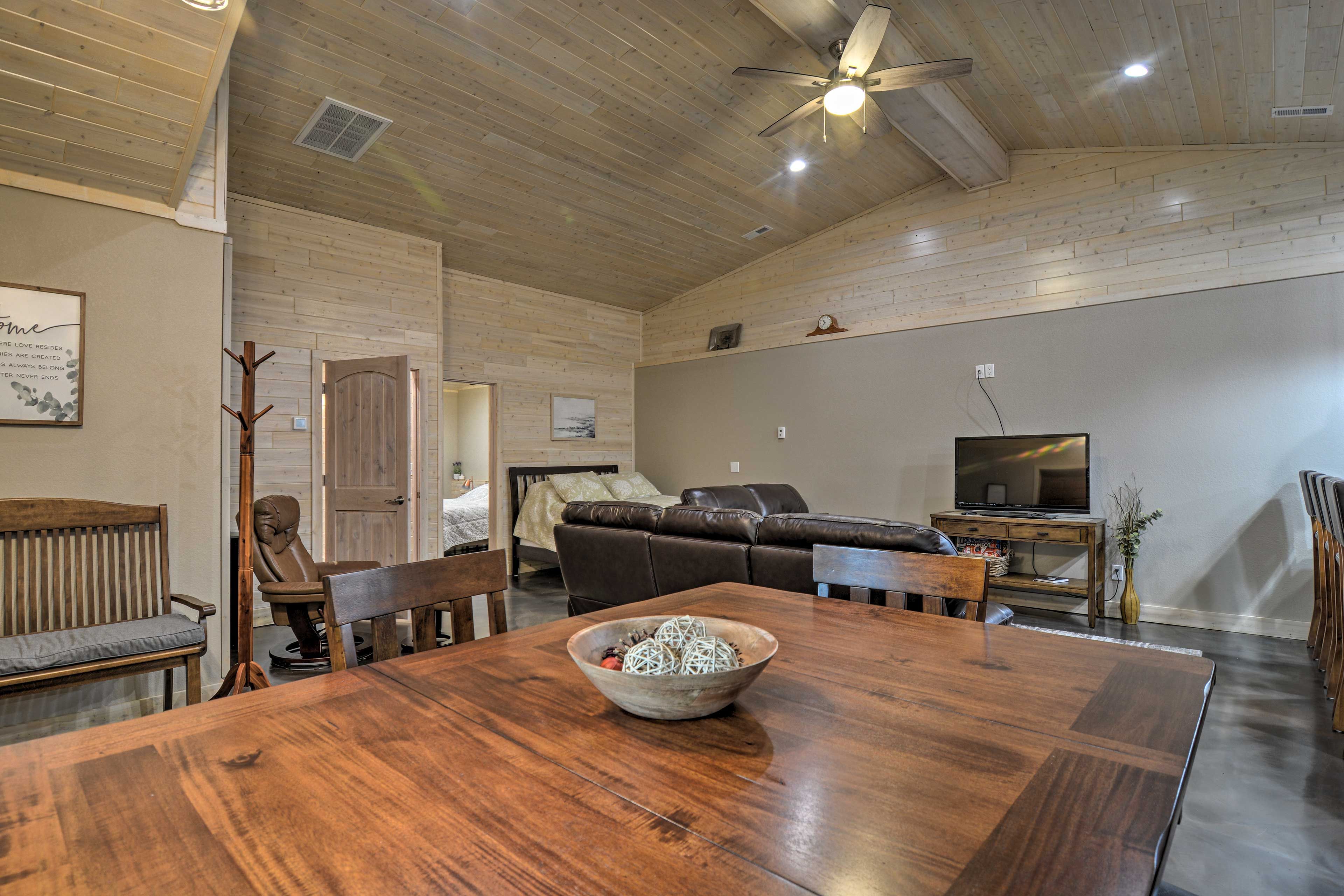 Dining Area | Dining Table | Dishware/Flatware