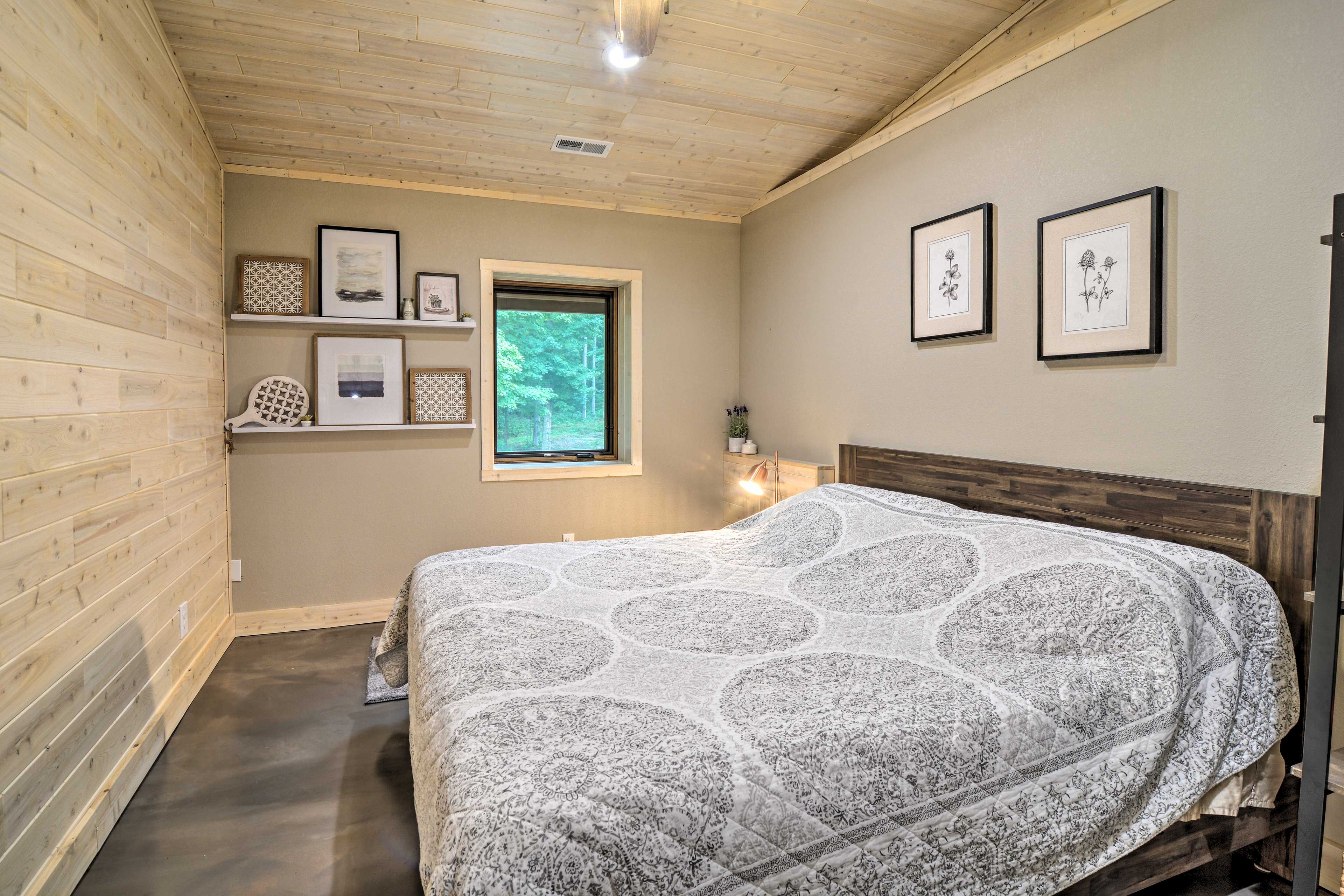 Bedroom 1 | King Bed | Linens Provided