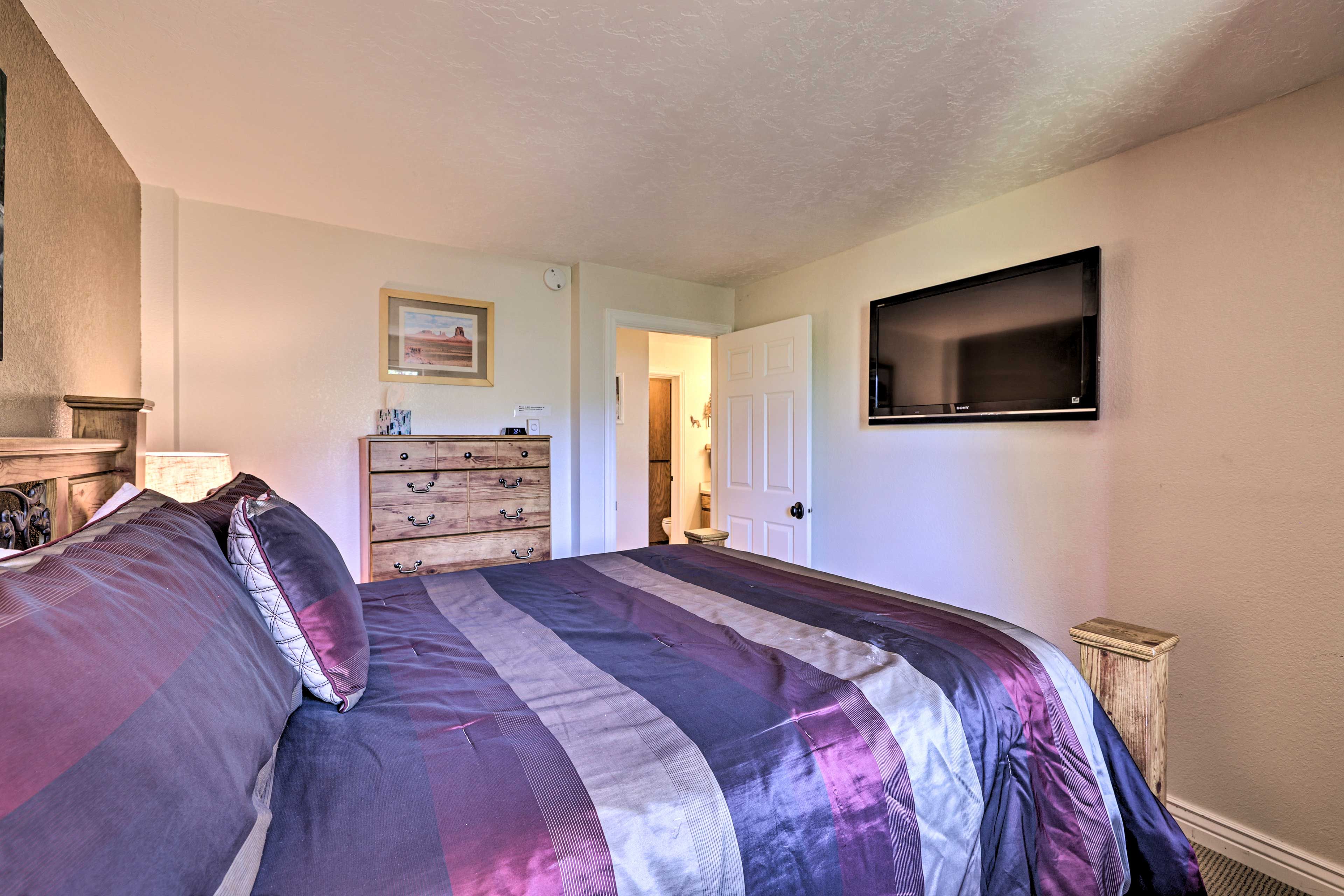 Bedroom 1 | Cable TV