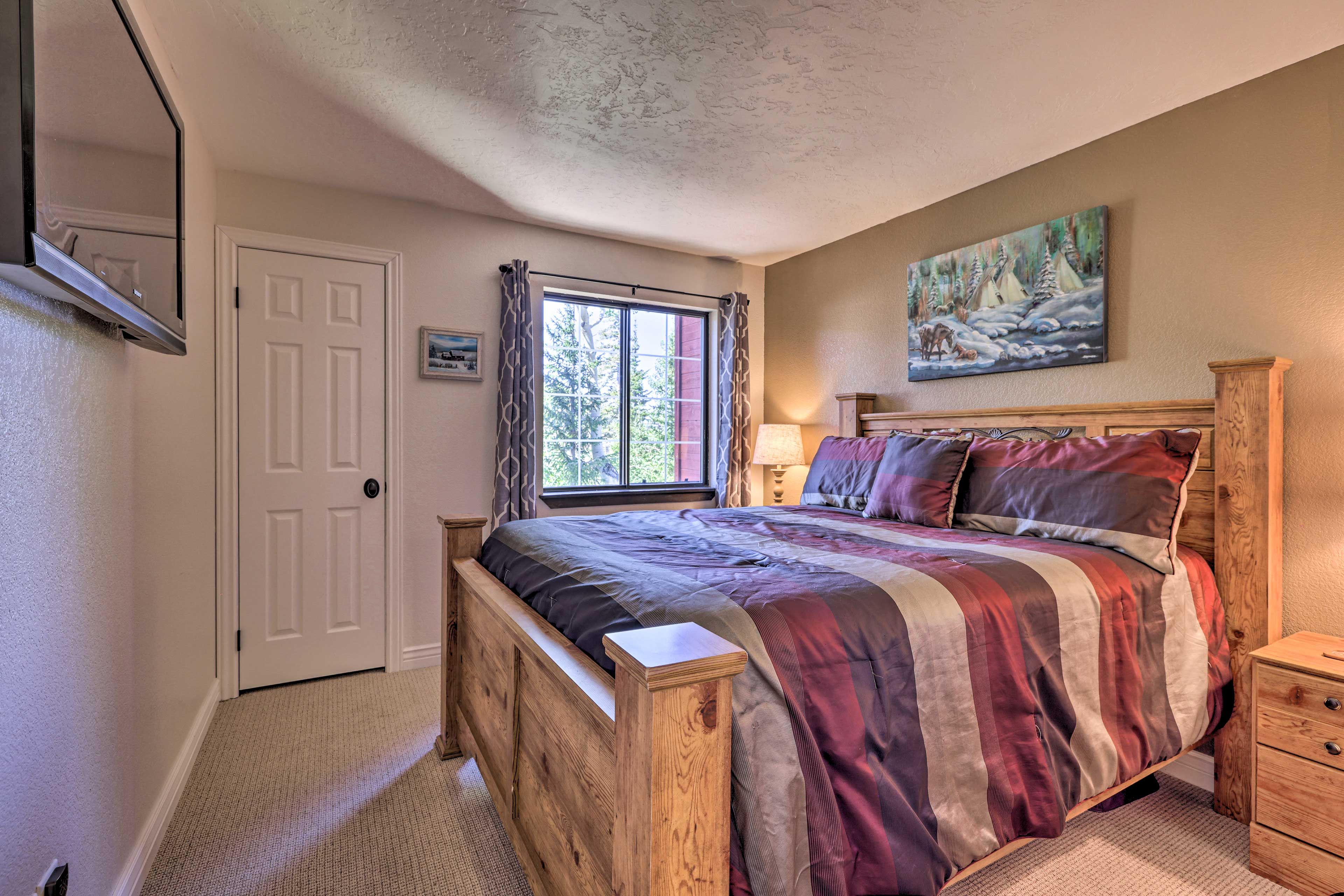 Bedroom 1 | Queen Bed