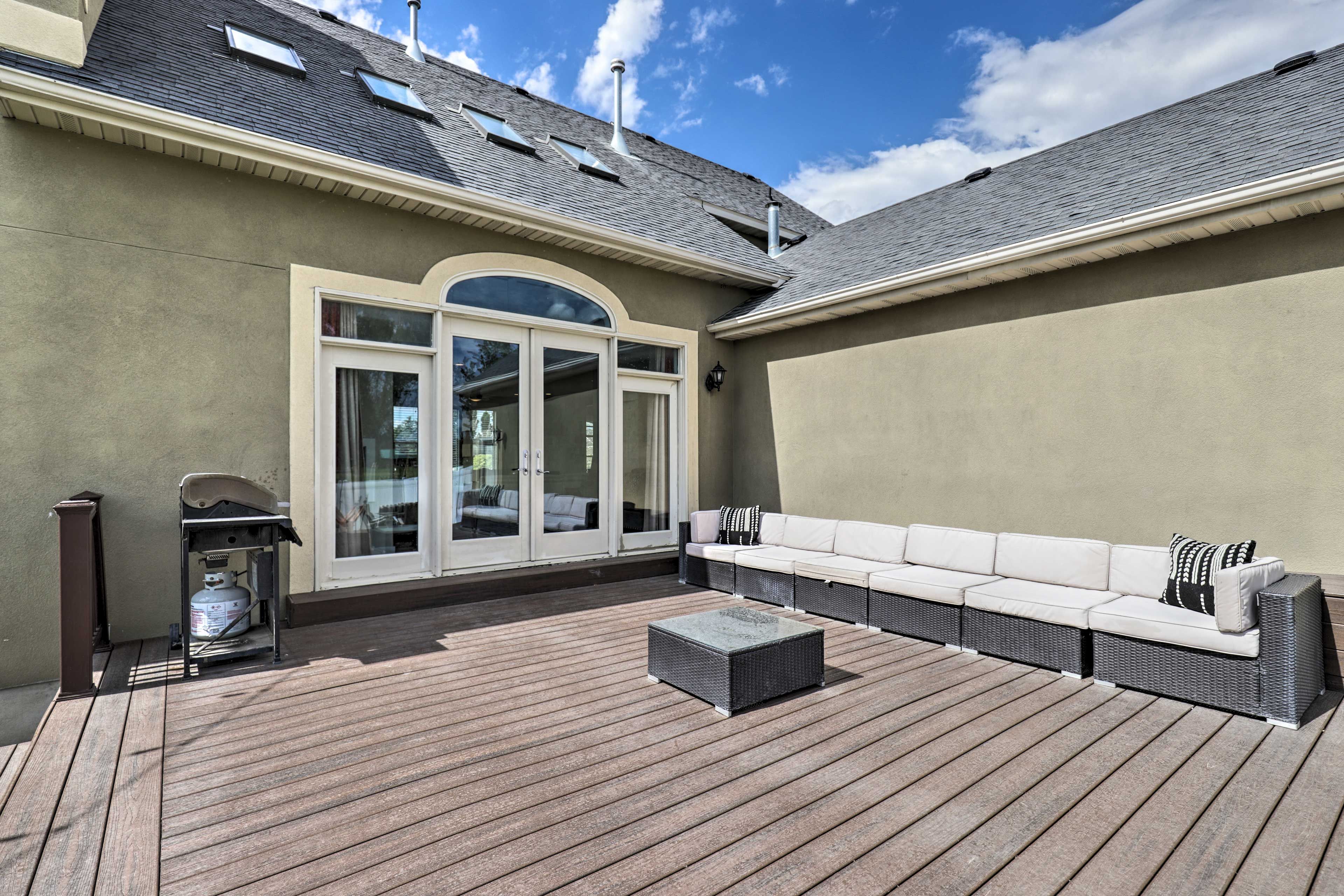 Furnished Deck