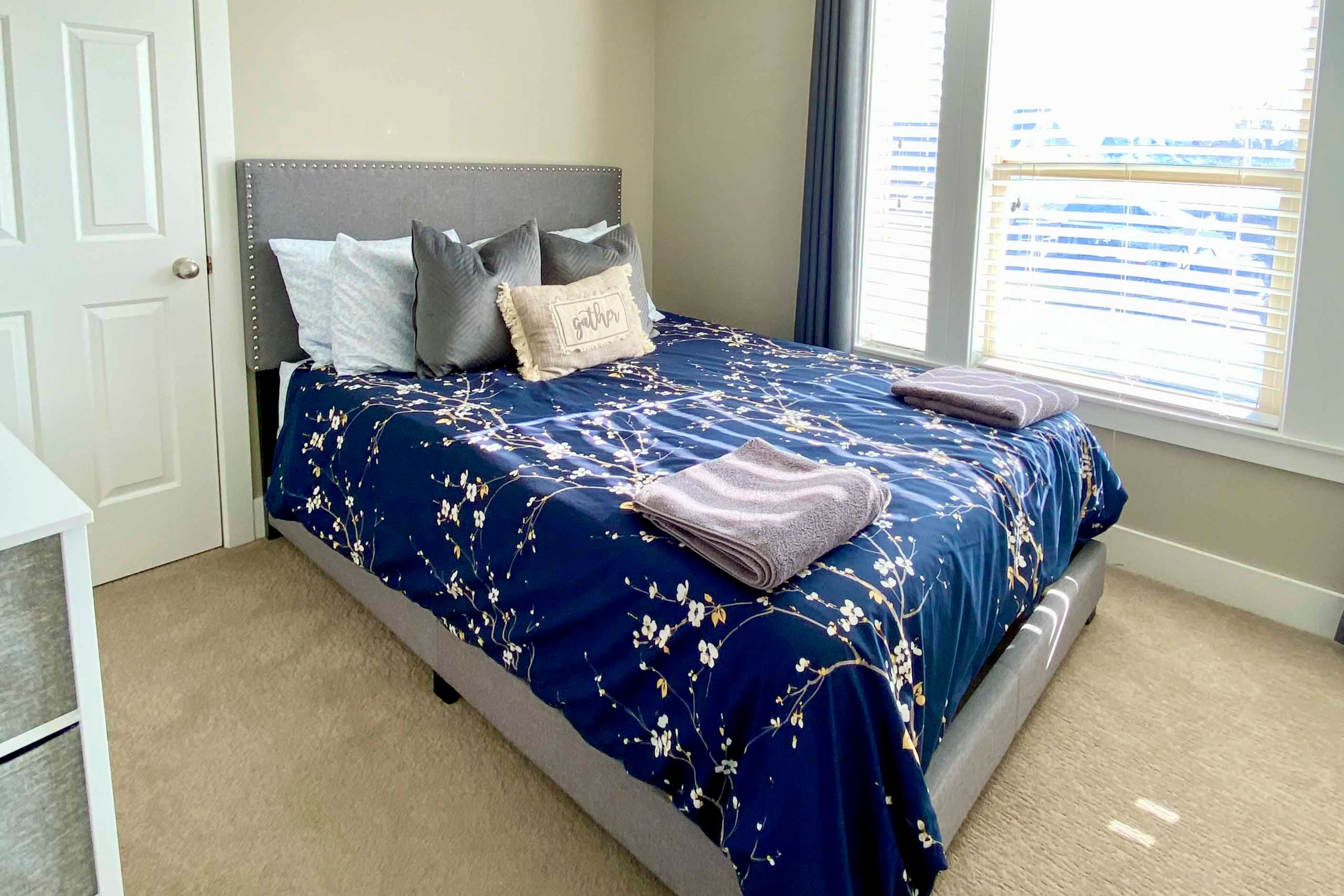 Bedroom 4 | Queen Bed