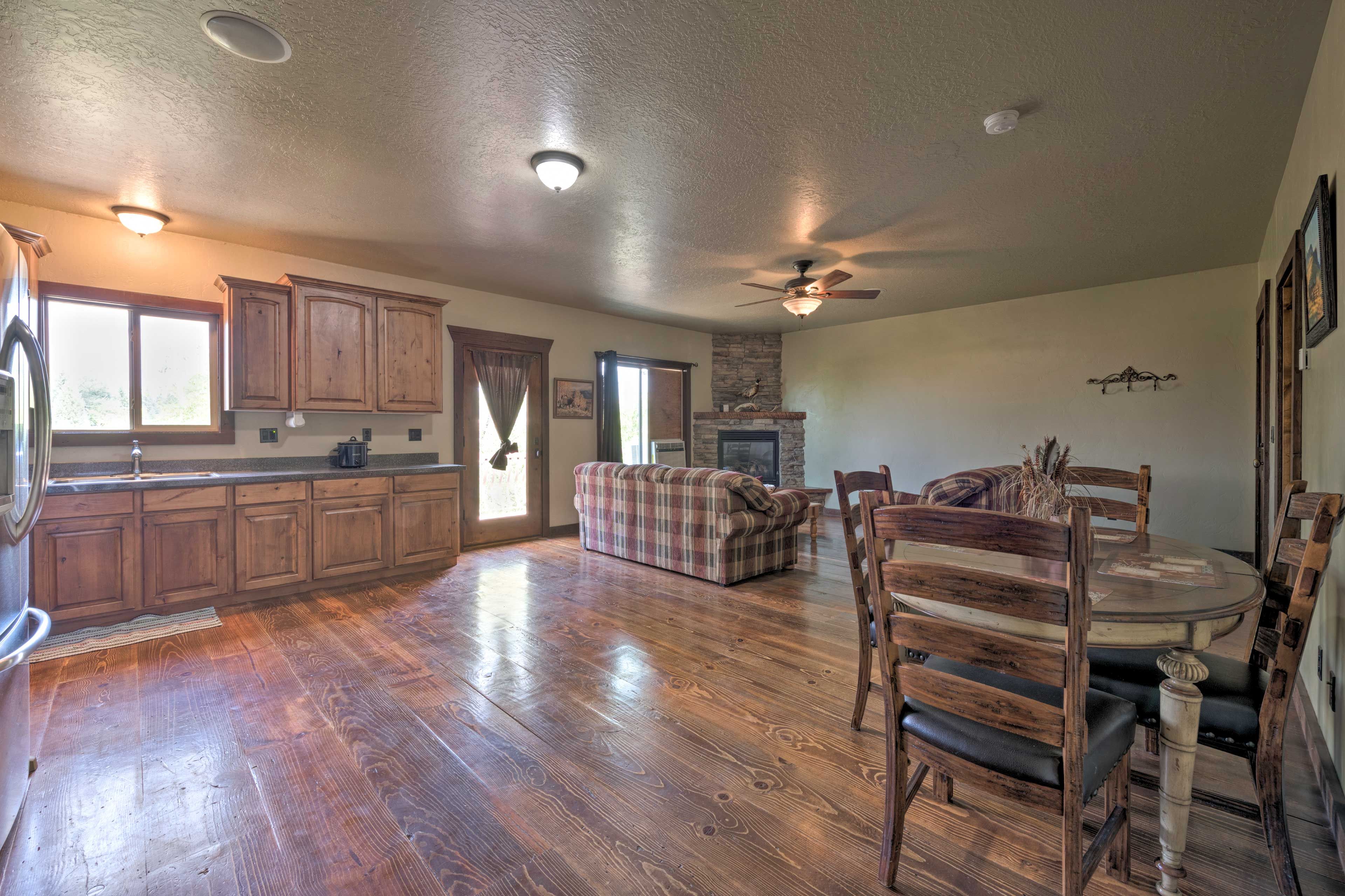 Dining Area | Dining Table | Dishware/Flatware