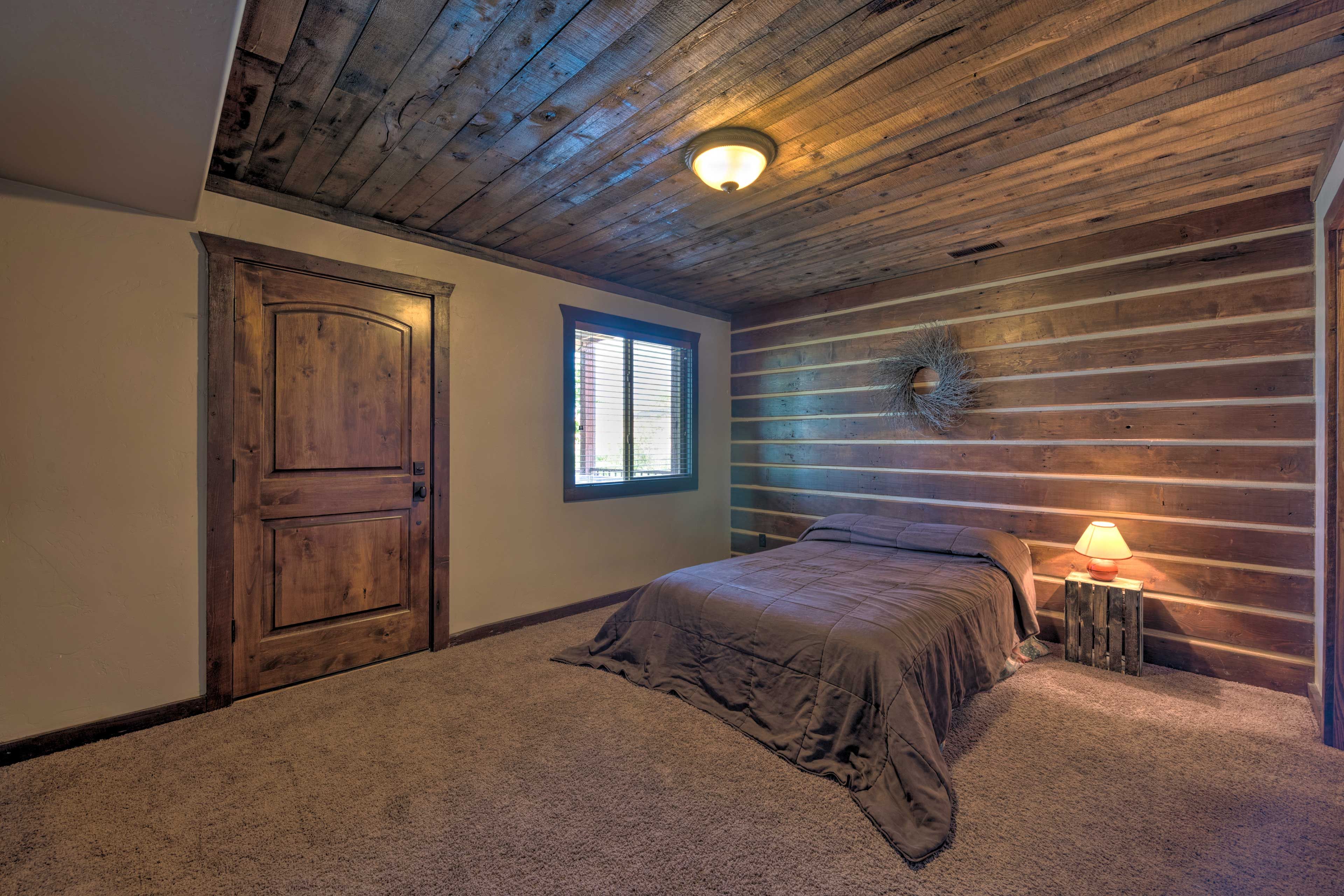 Bedroom | Full Bed | Linens Provided