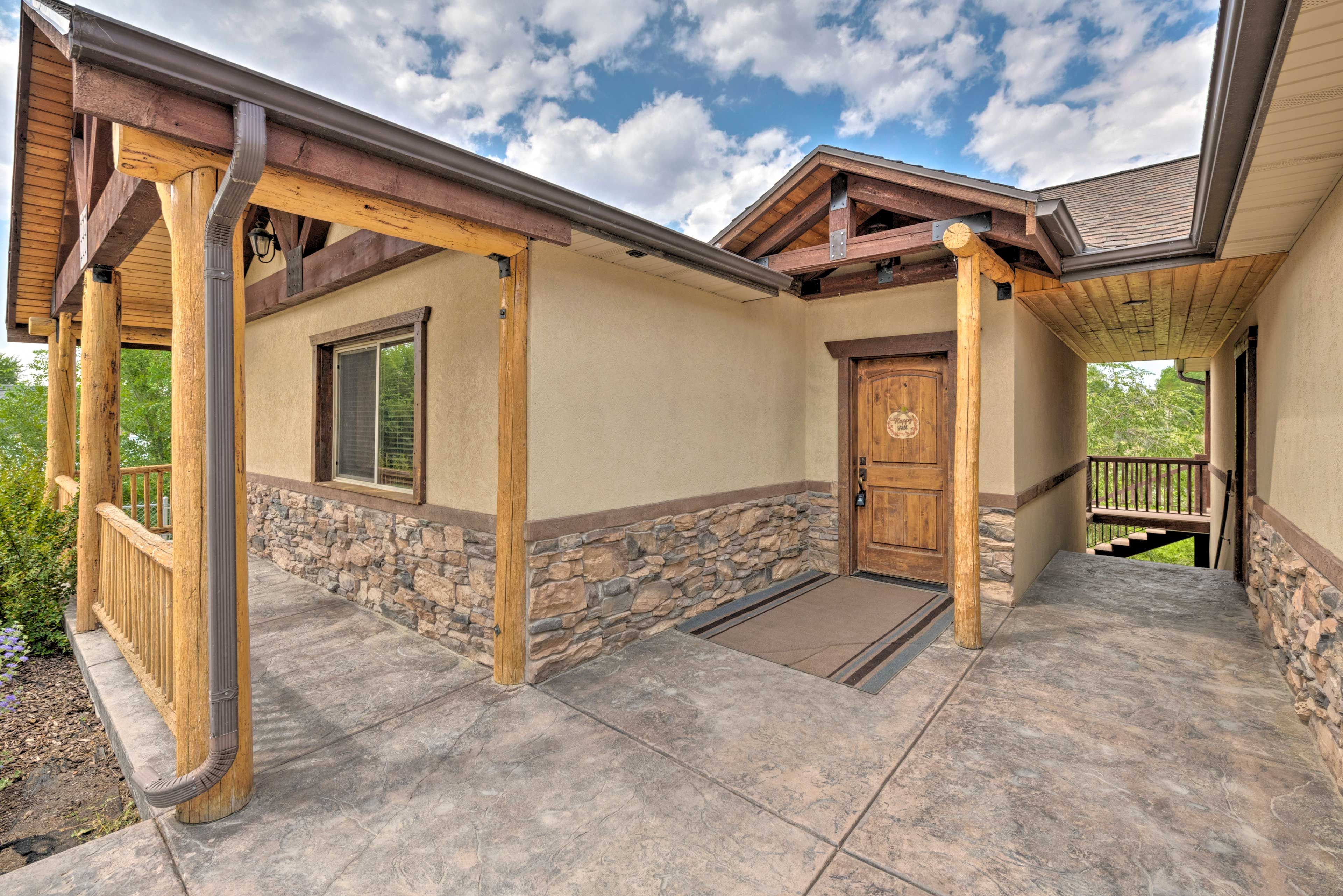 Exterior | Front Entrance