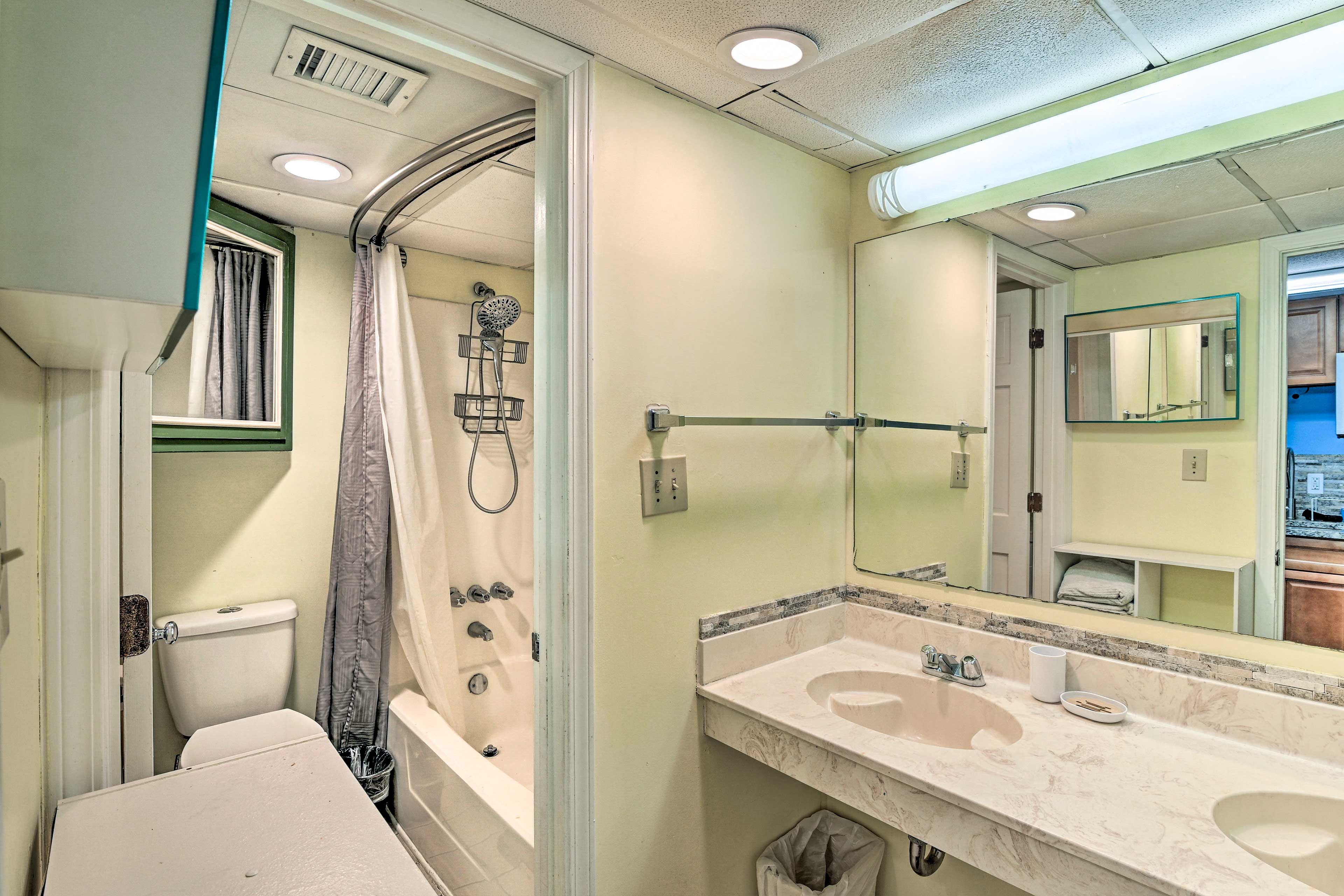 Full Bathroom | Complimentary Toiletries | Hair Dryers