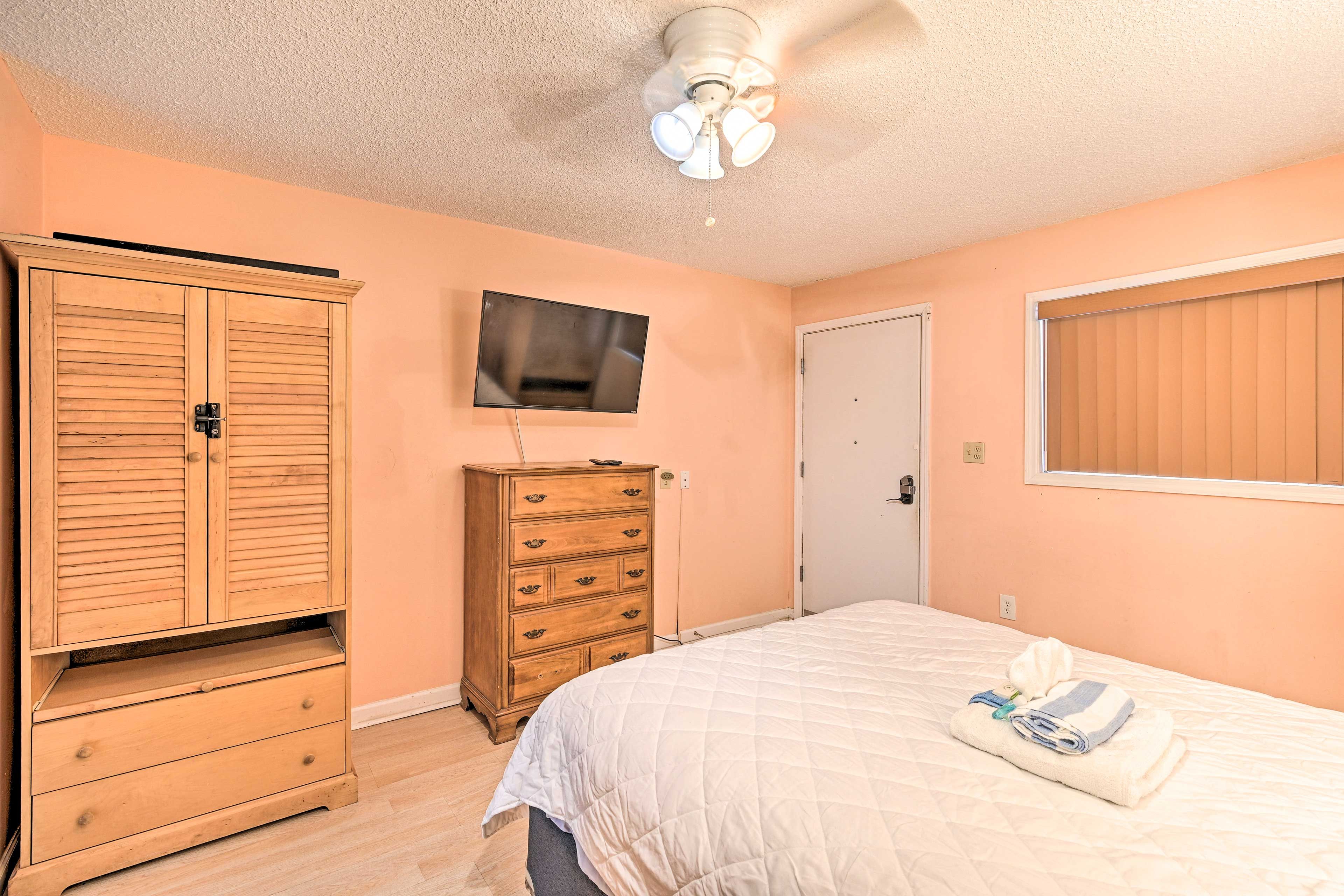 Bedroom | Linens Provided | Front Entrance | Keyless Entry