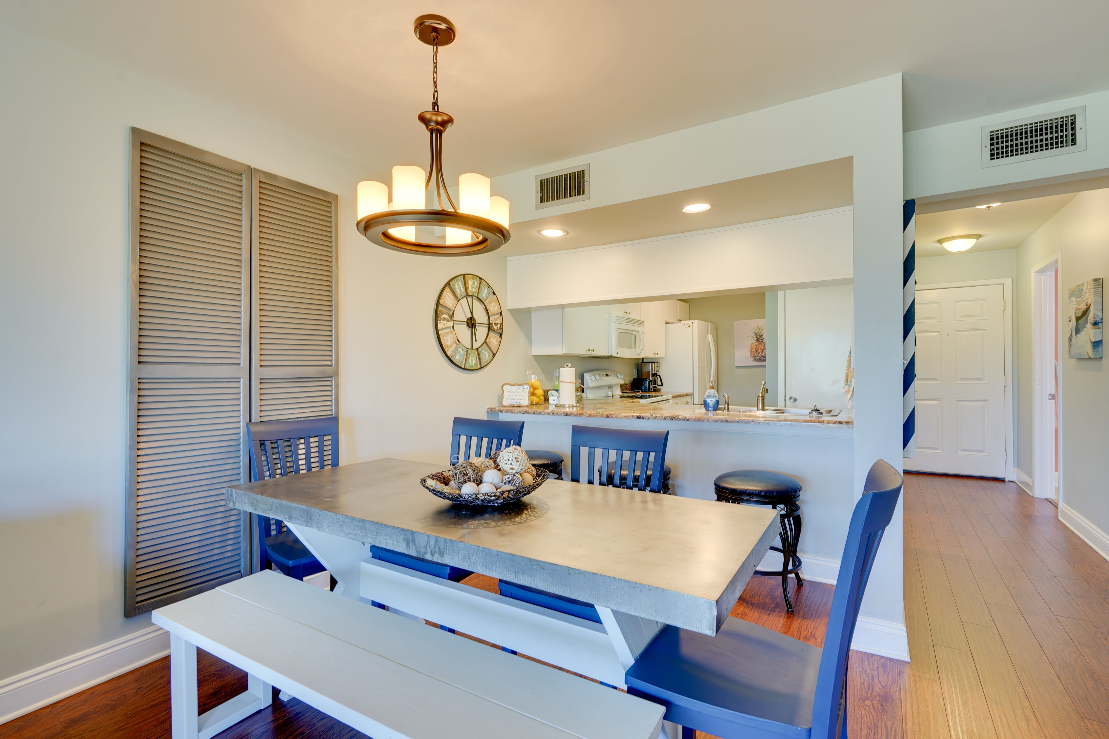 Dining Table | Dishes & Flatware Provided