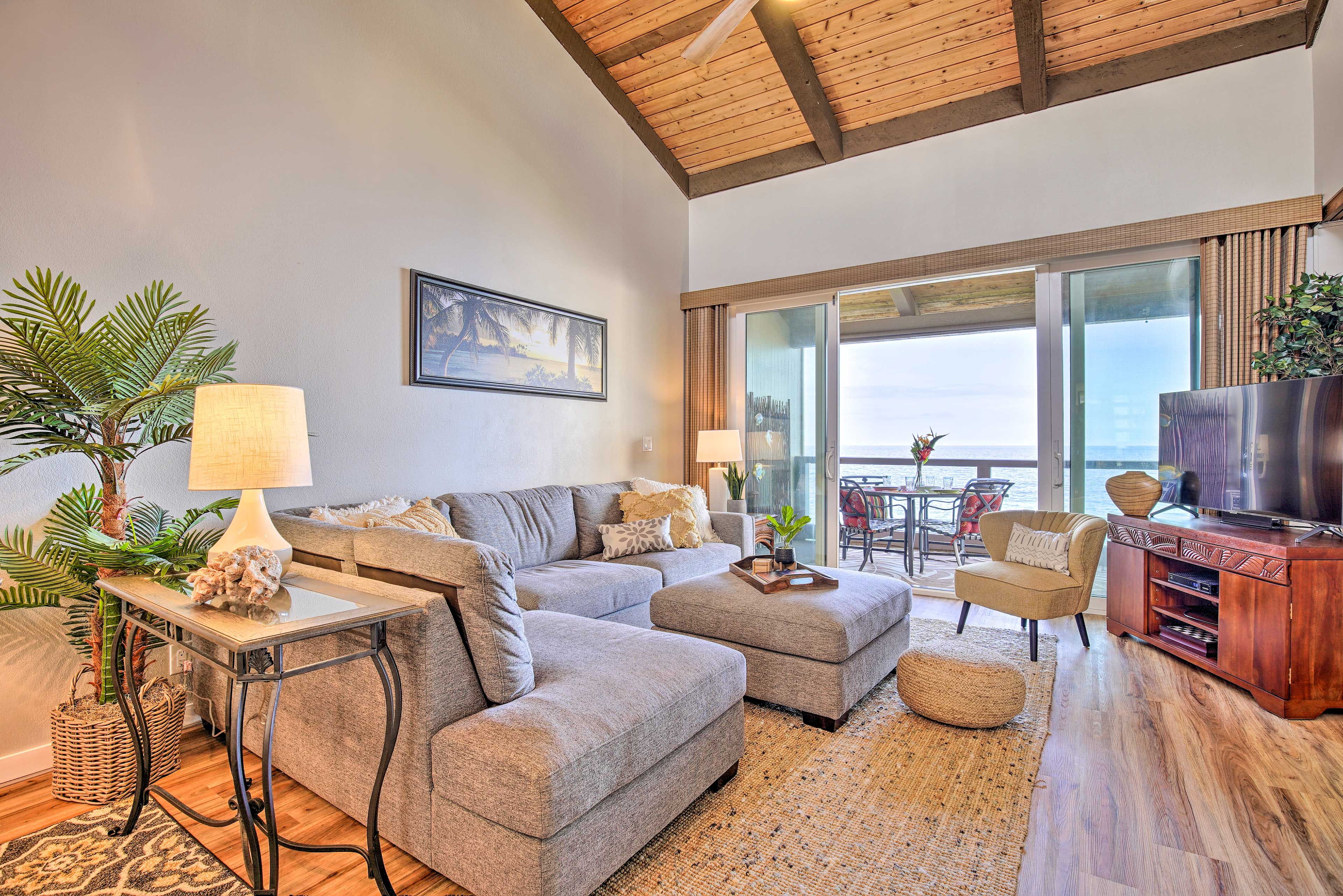 Living Room | Cable TV