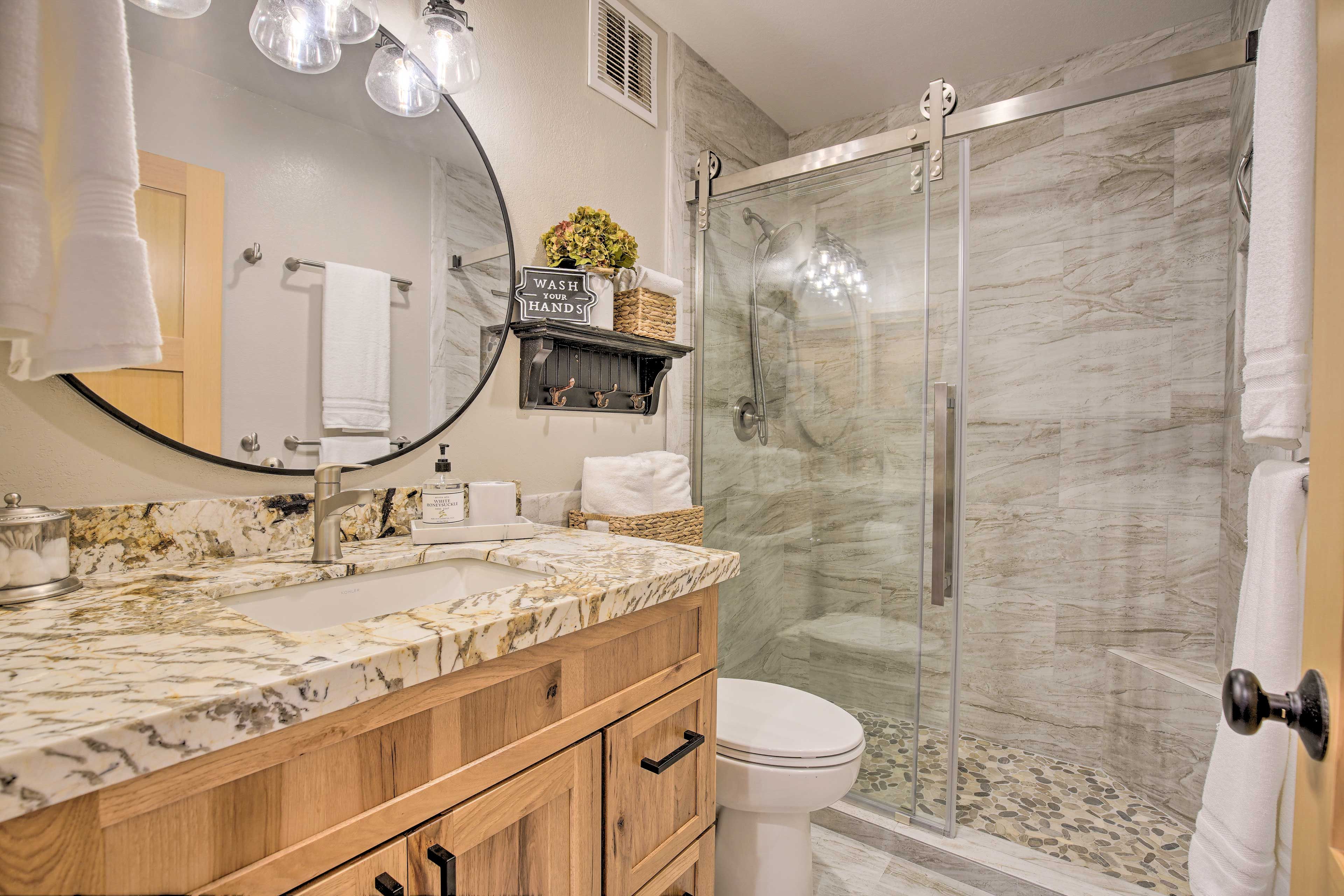 Full Bathroom | Complimentary Toiletries