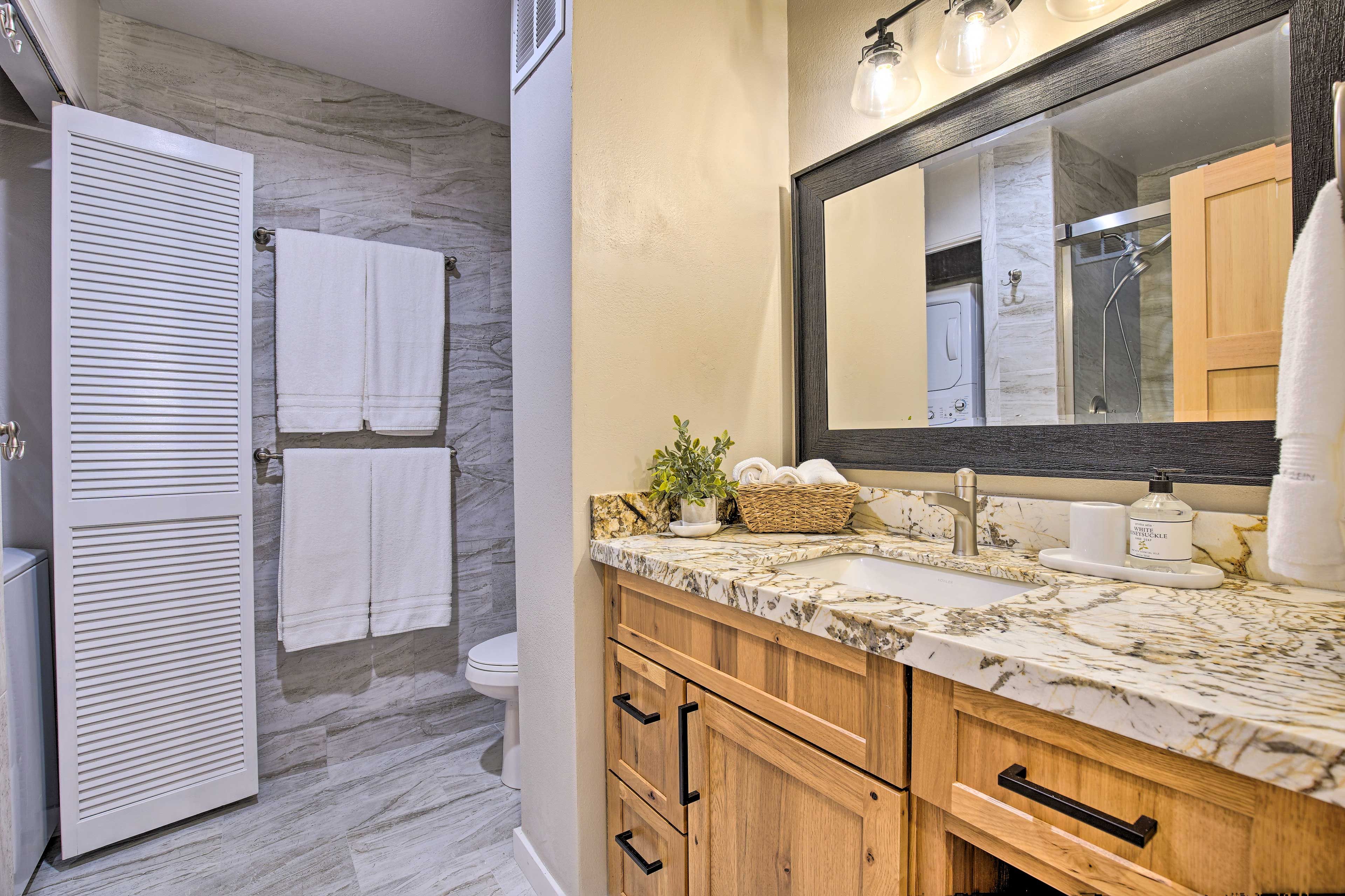 Full Bathroom | Laundry