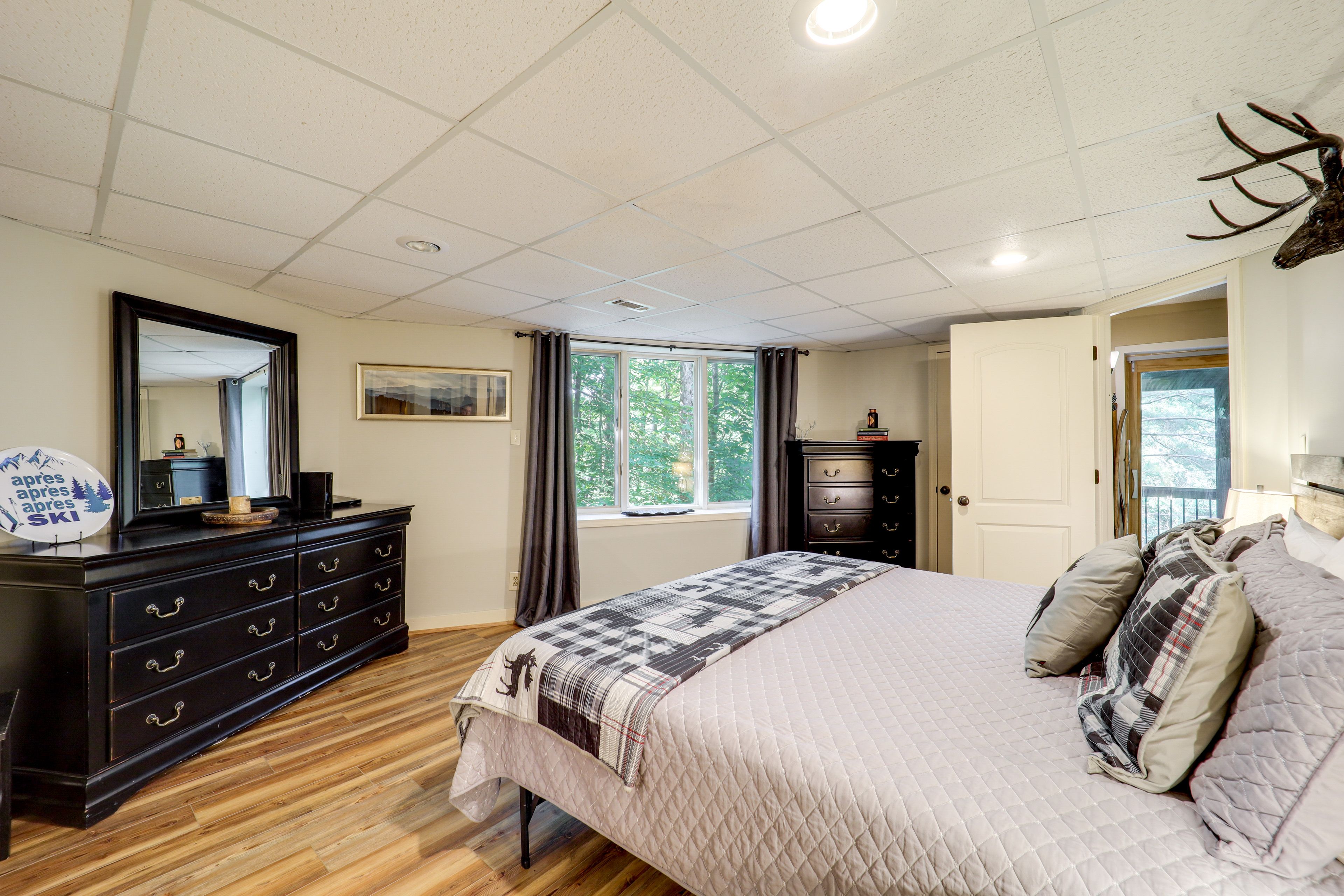 Bedroom 1 | King Bed | Linens Provided