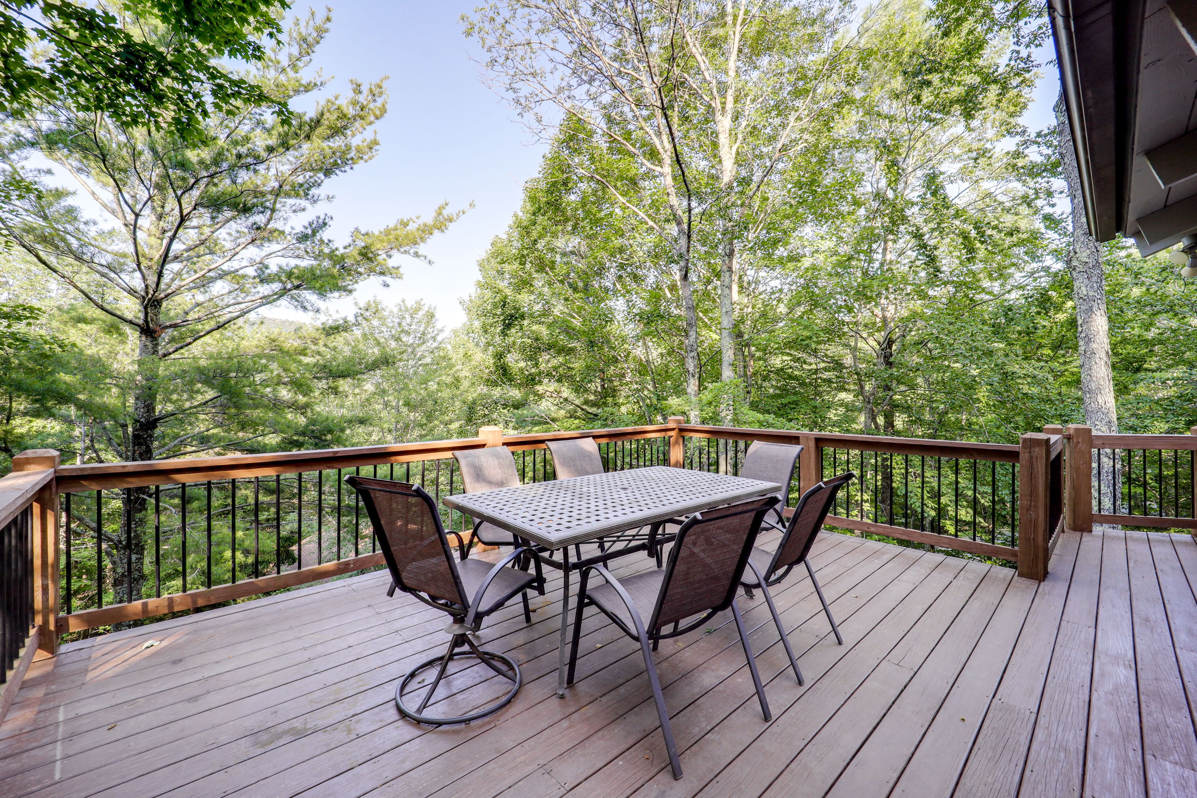 Exterior | 2-Tier Deck | Outdoor Dining Area