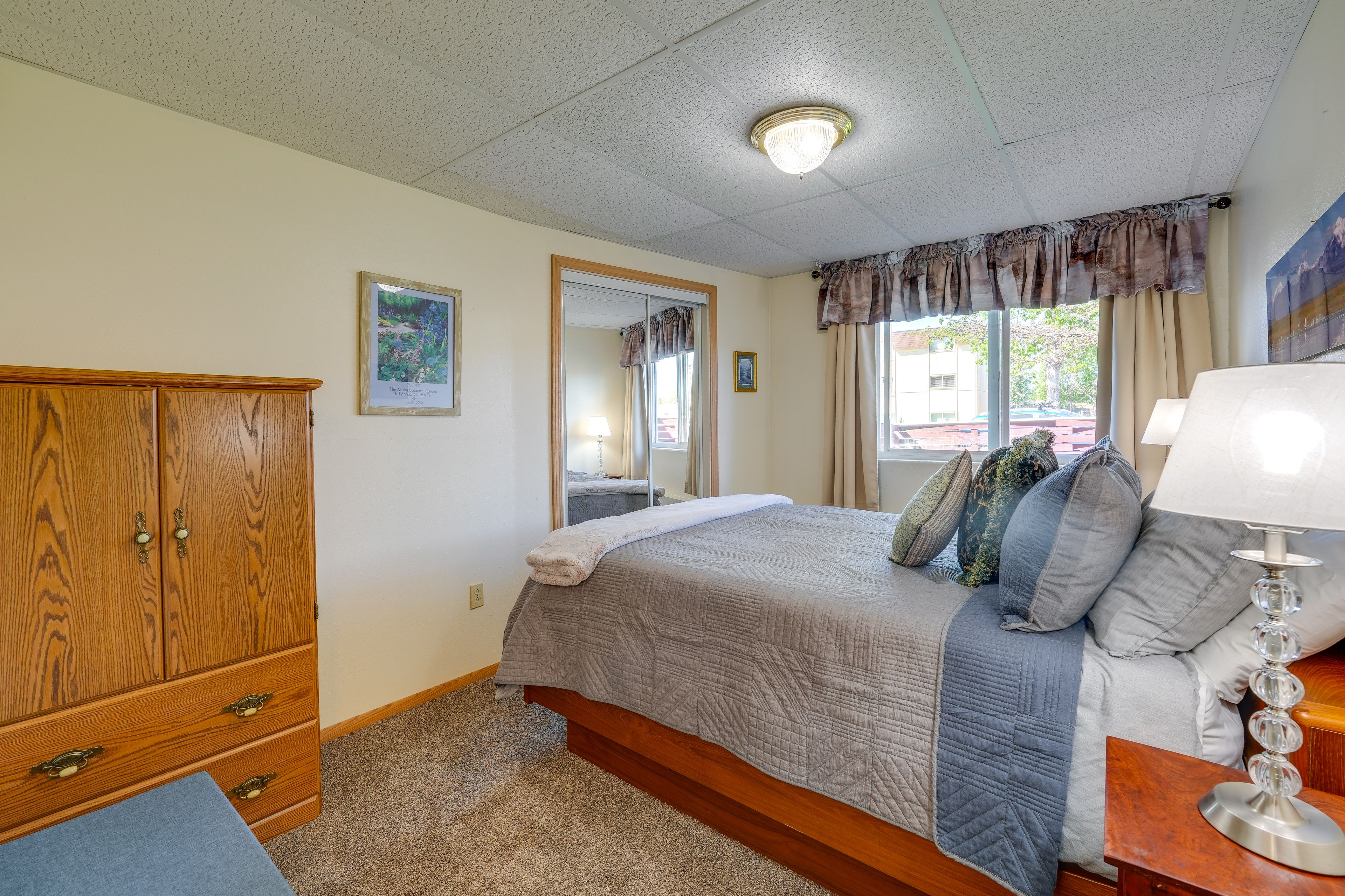 Bedroom 2 | Queen Bed