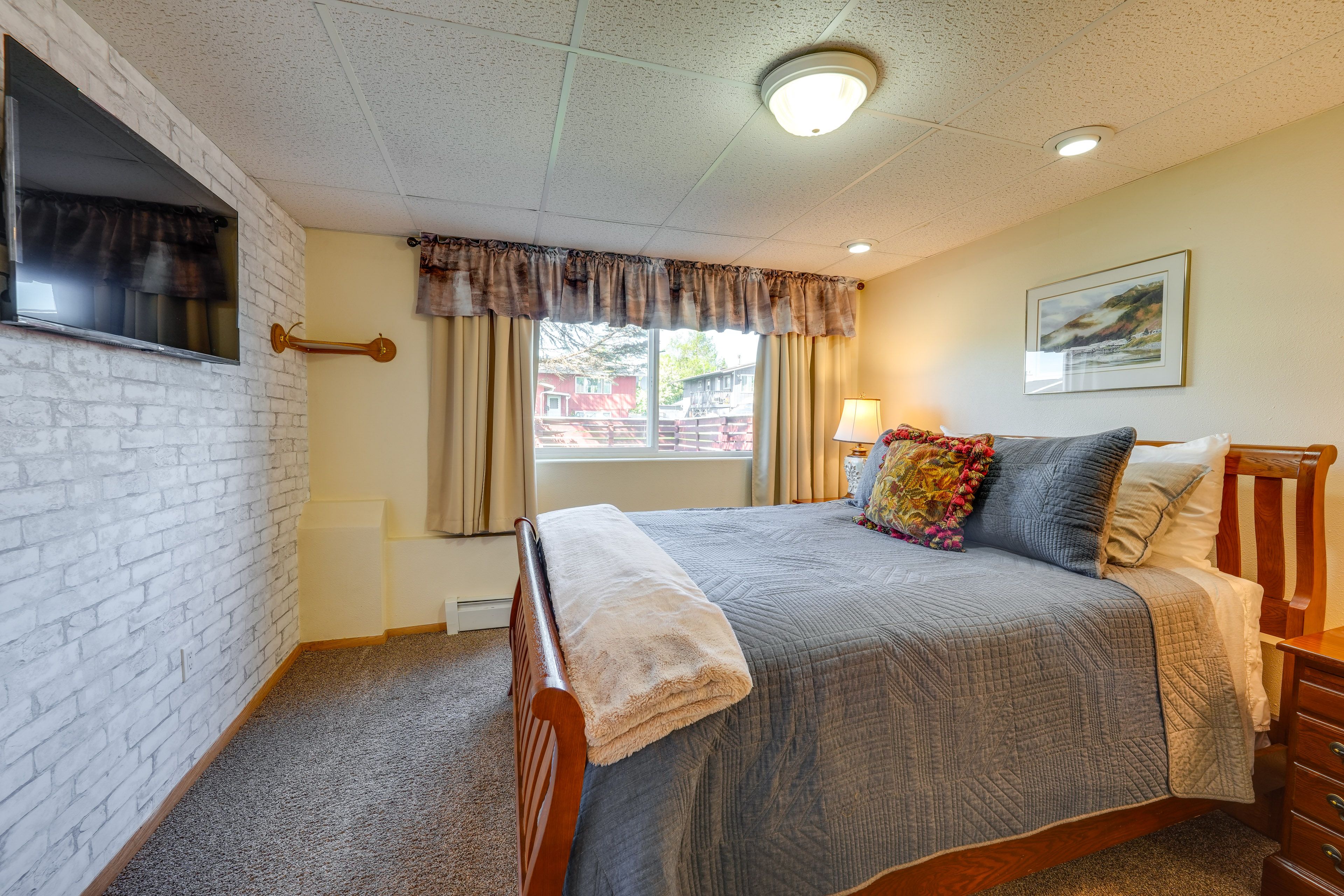 Bedroom 1 | Queen Bed | Linens Provided