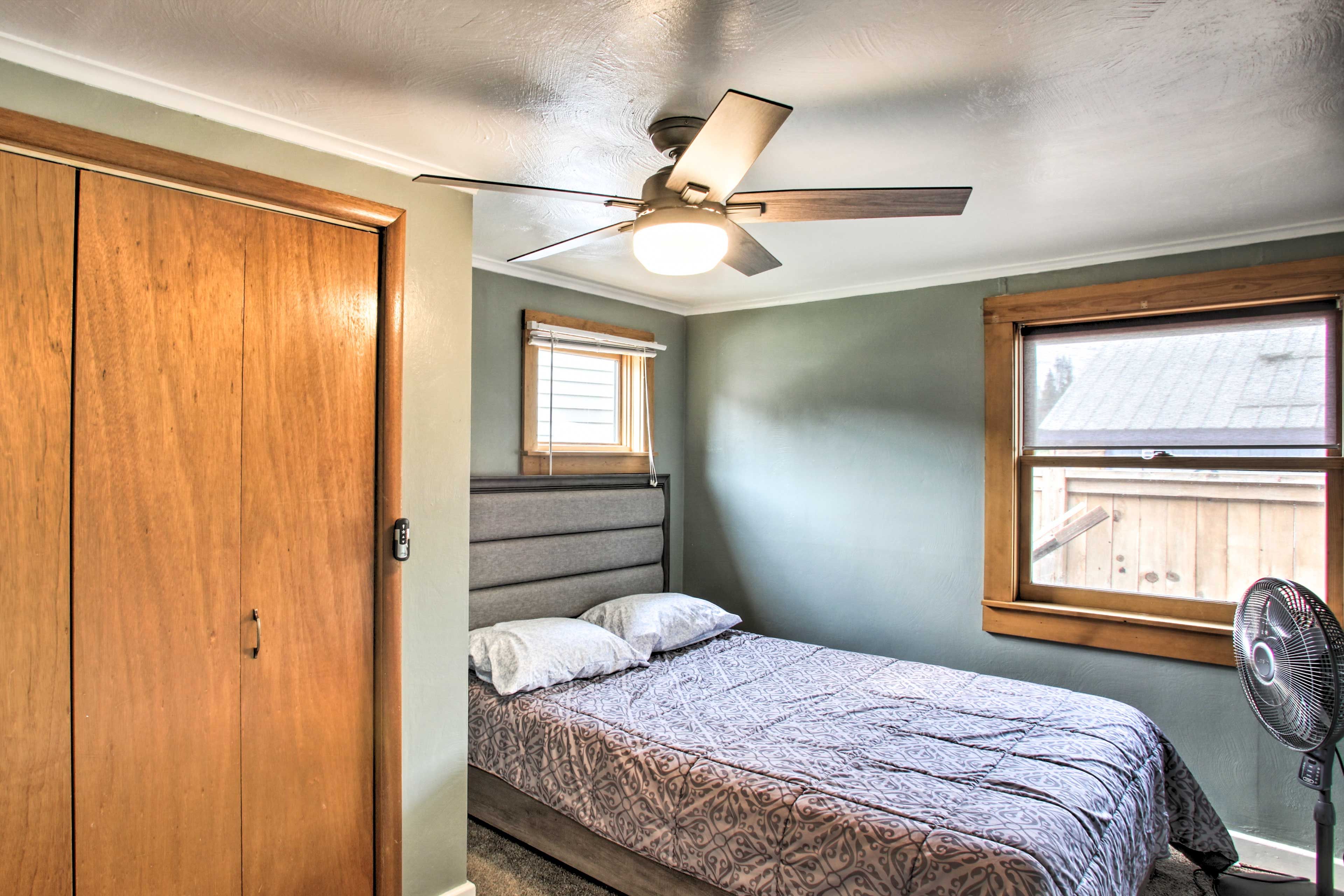 Bedroom 1 | Queen Bed | Main Floor