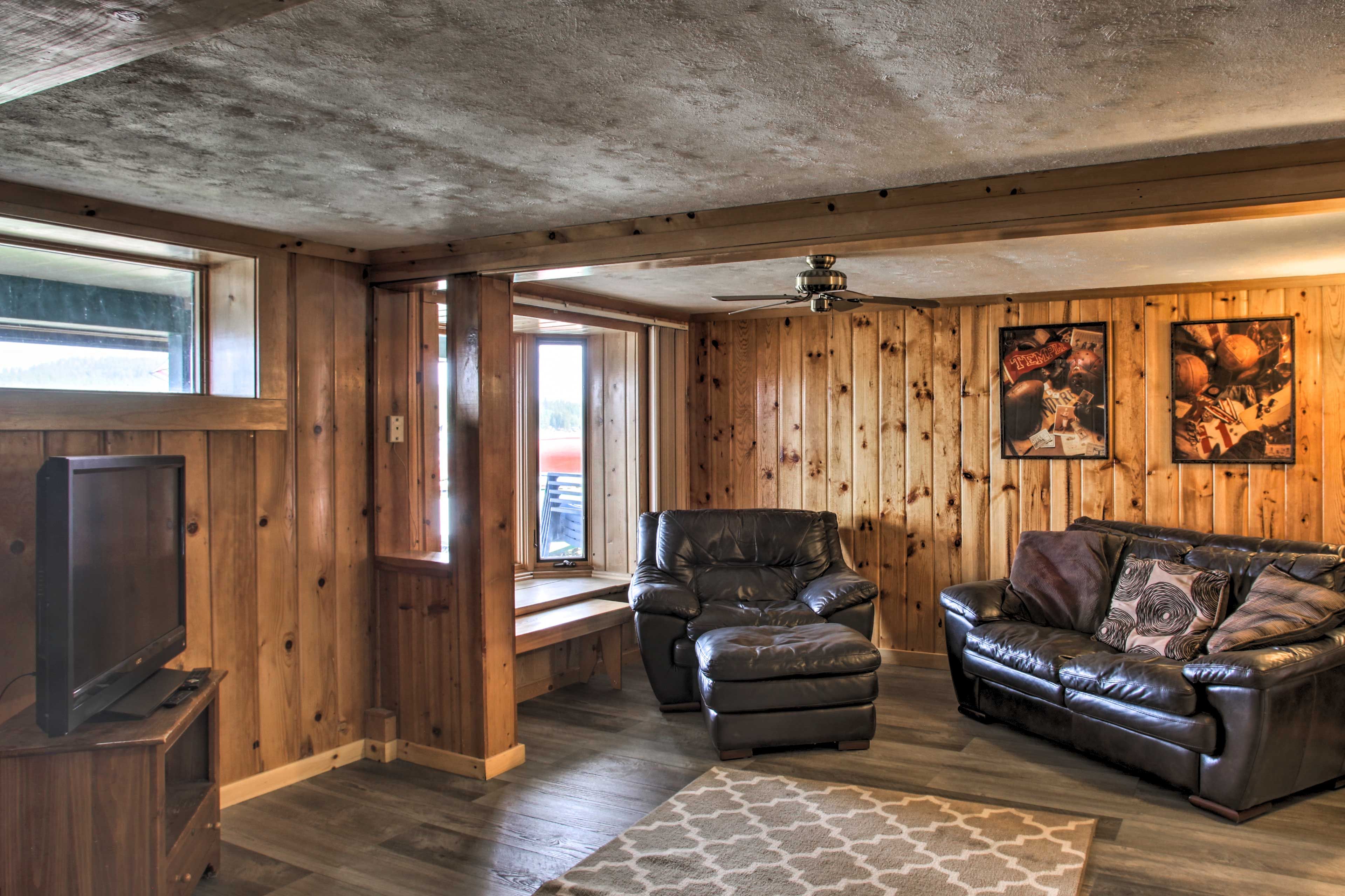 Basement Living Room | Flat-Screen Cable TV
