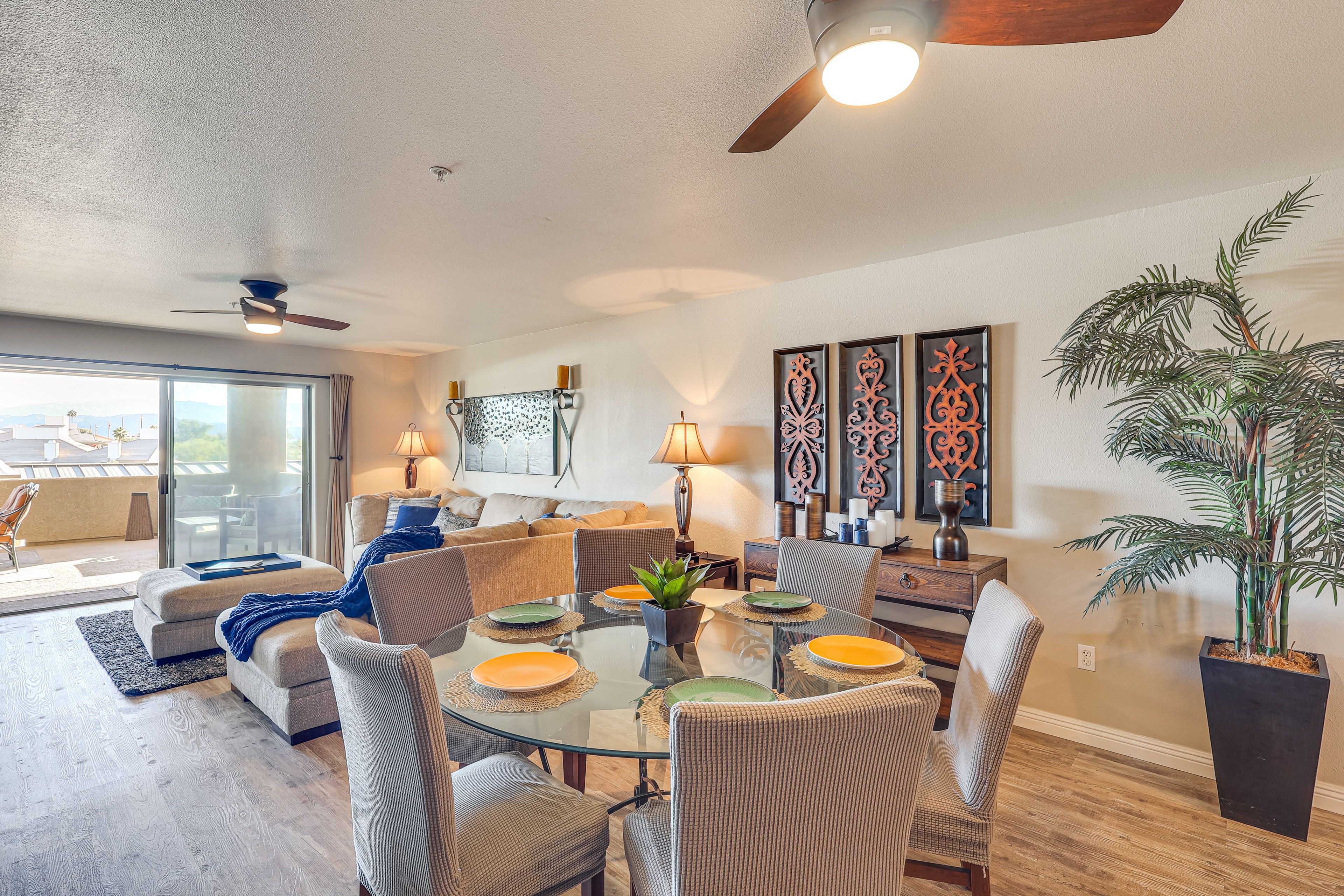 Dining Area | Dishware & Flatware Provided