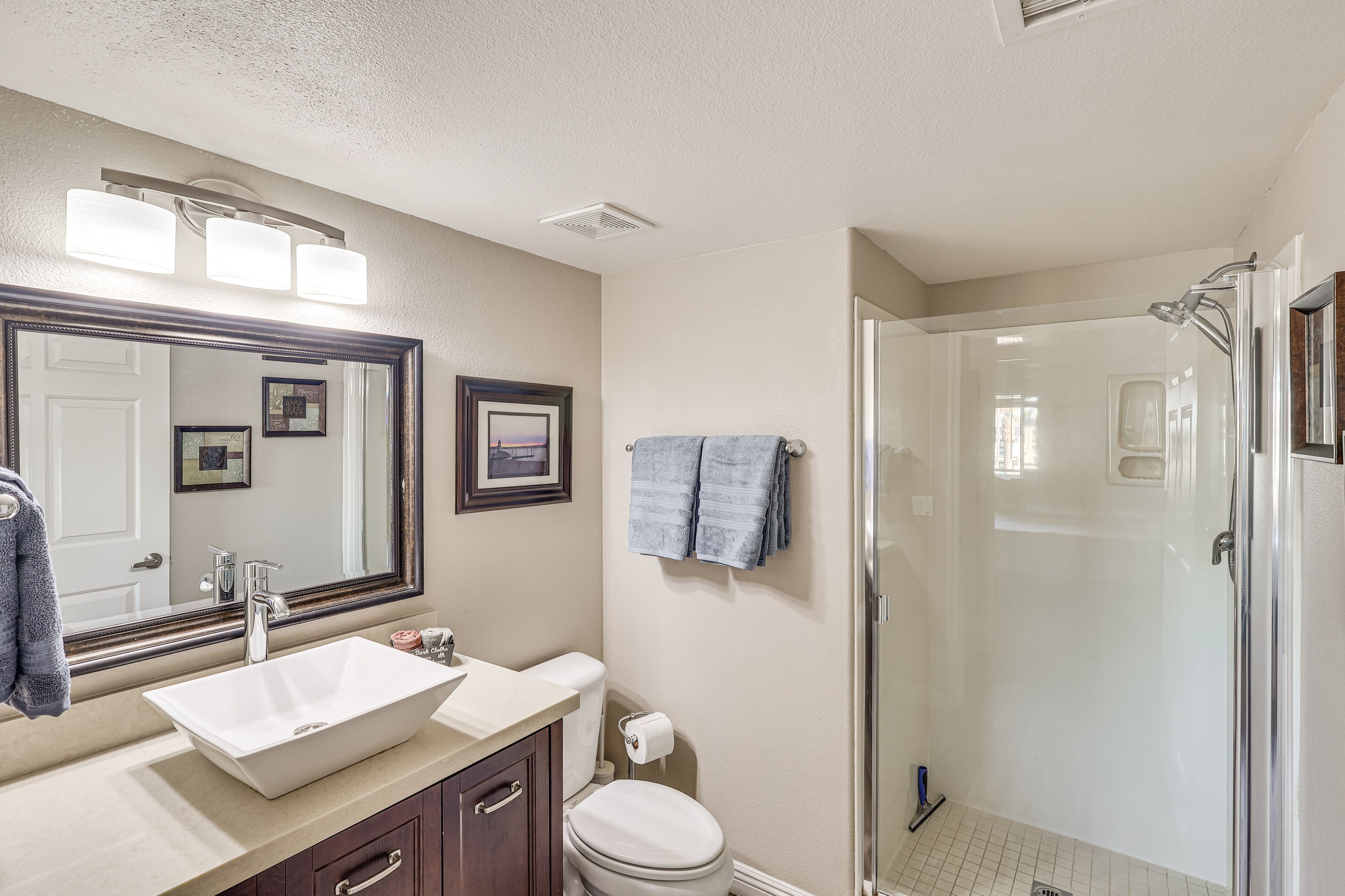 En-Suite Bathroom | Towels Provided