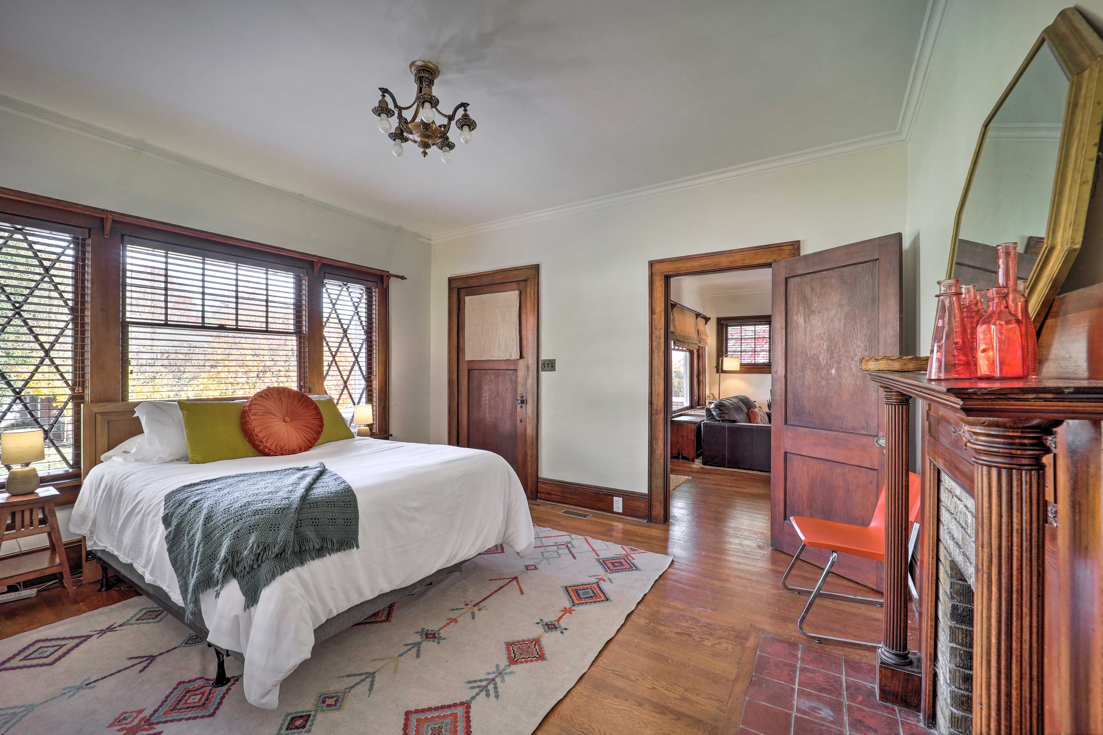 Bedroom 2 | Queen Bed