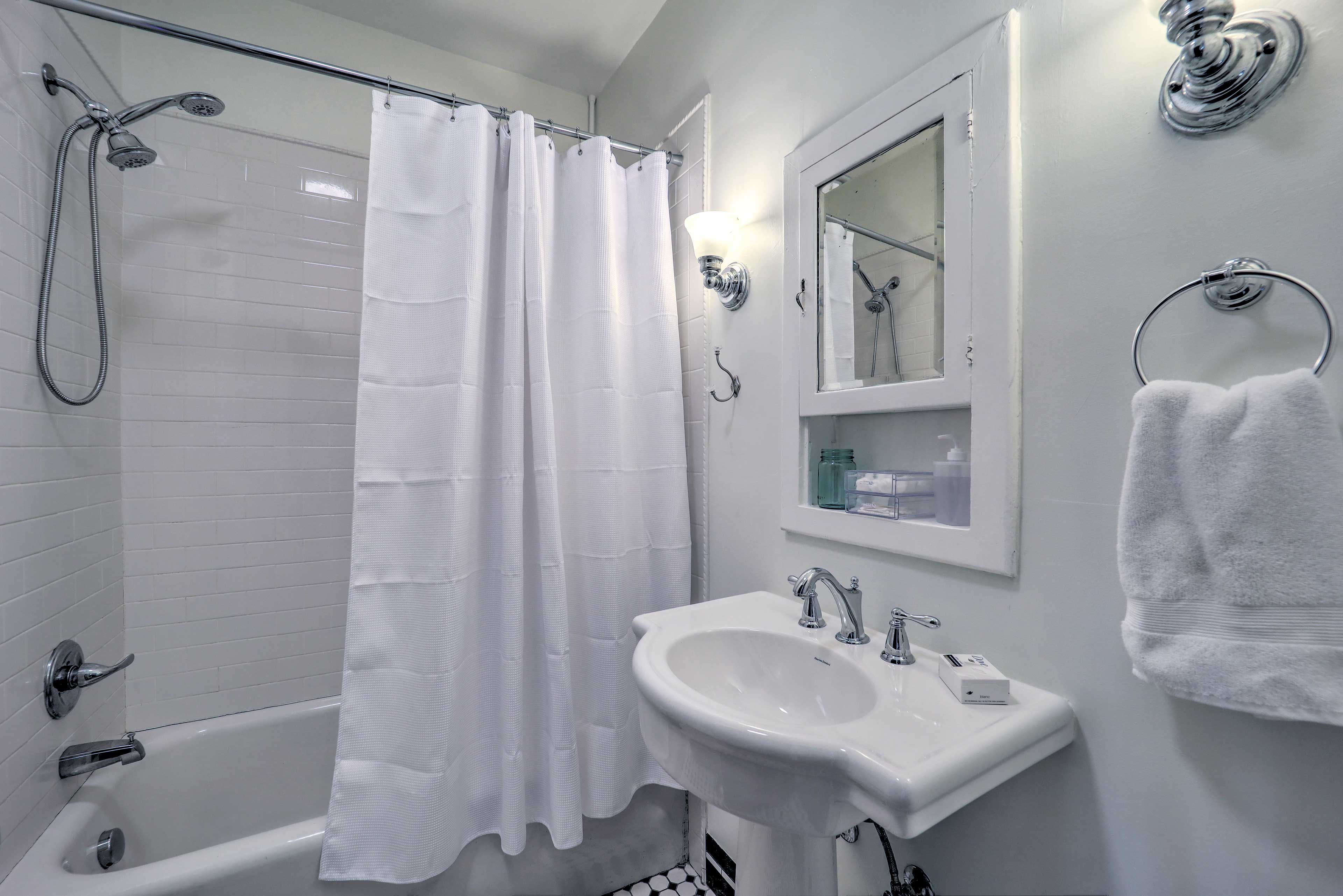 Full Bathroom