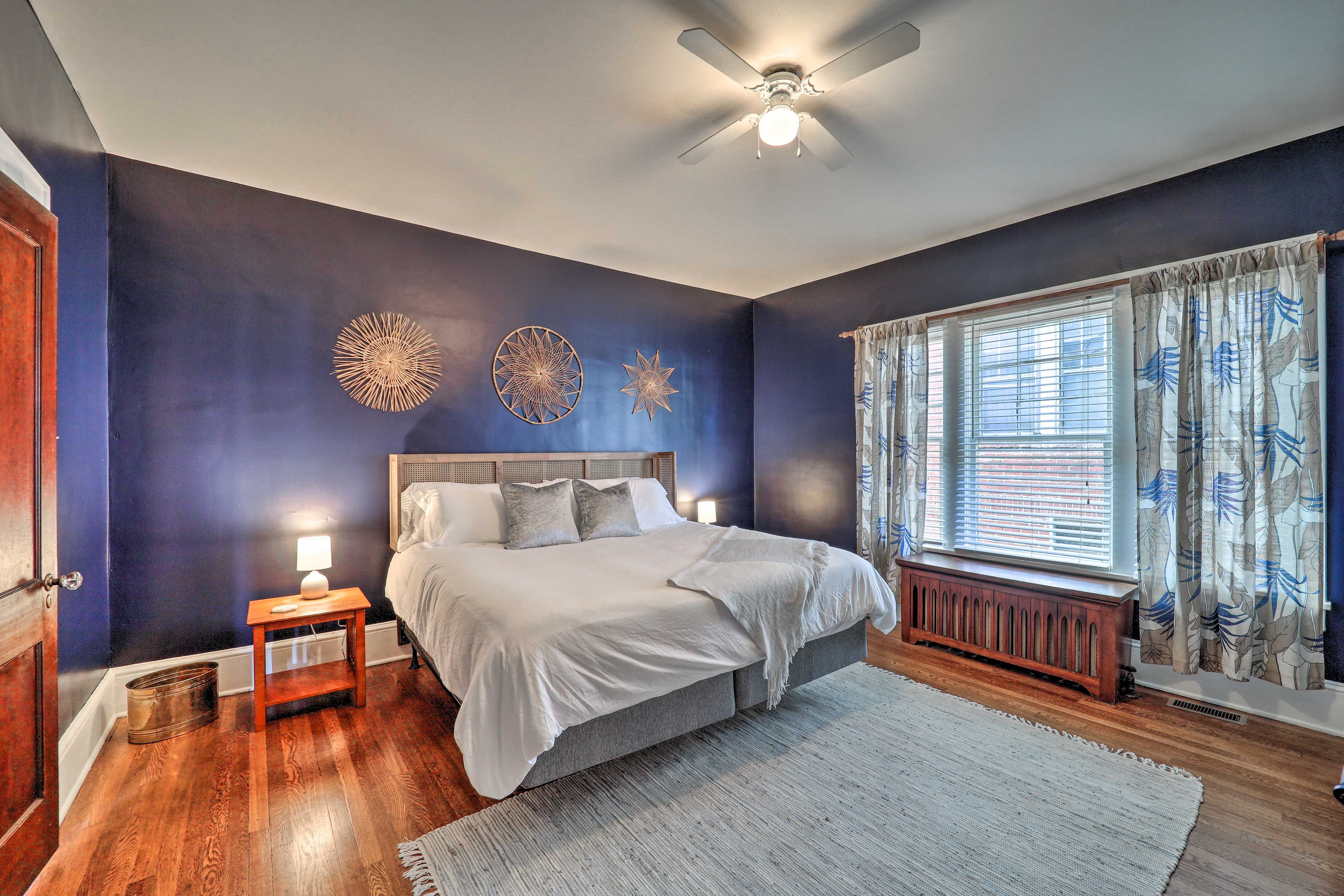 Bedroom 1 | King Bed