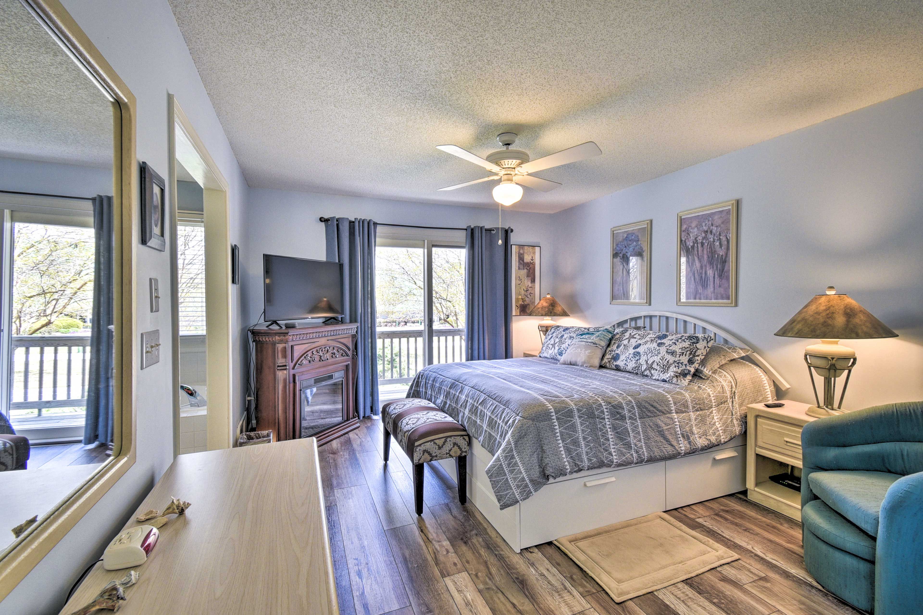 Bedroom 1 | King Bed | Linens Provided