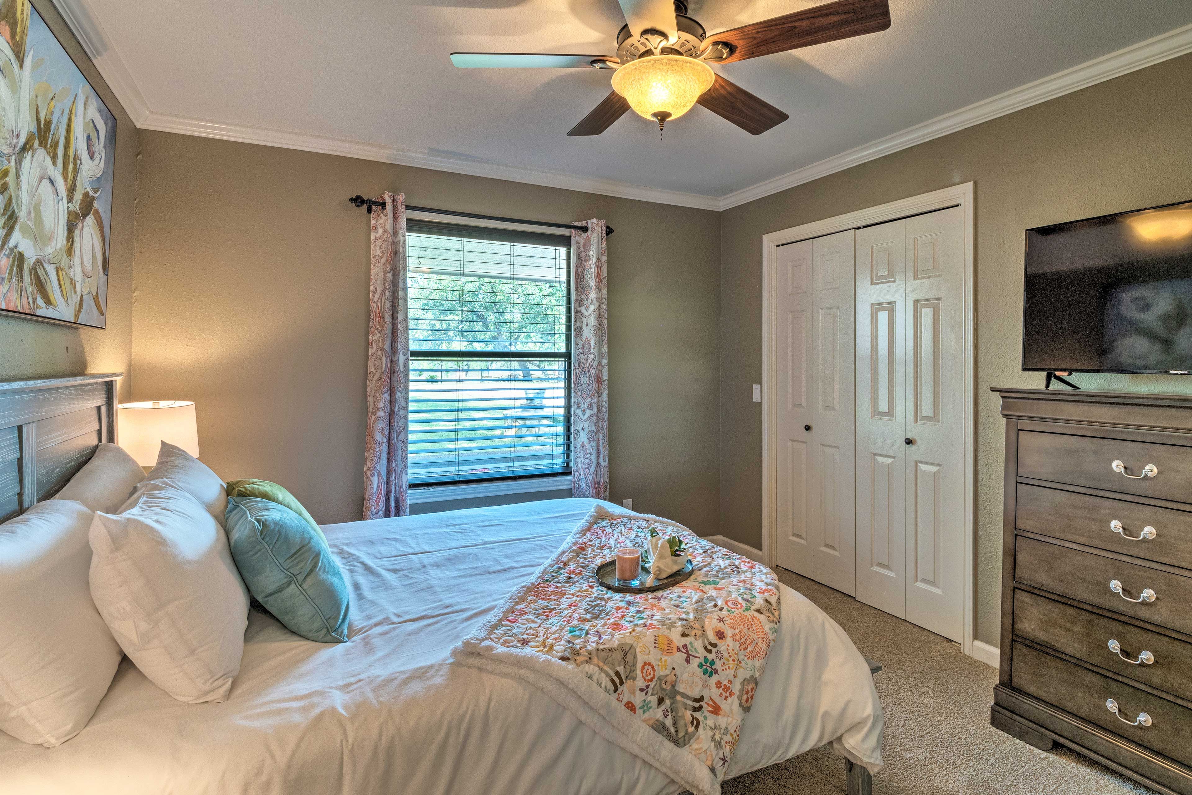 Bedroom 2 | Queen Bed