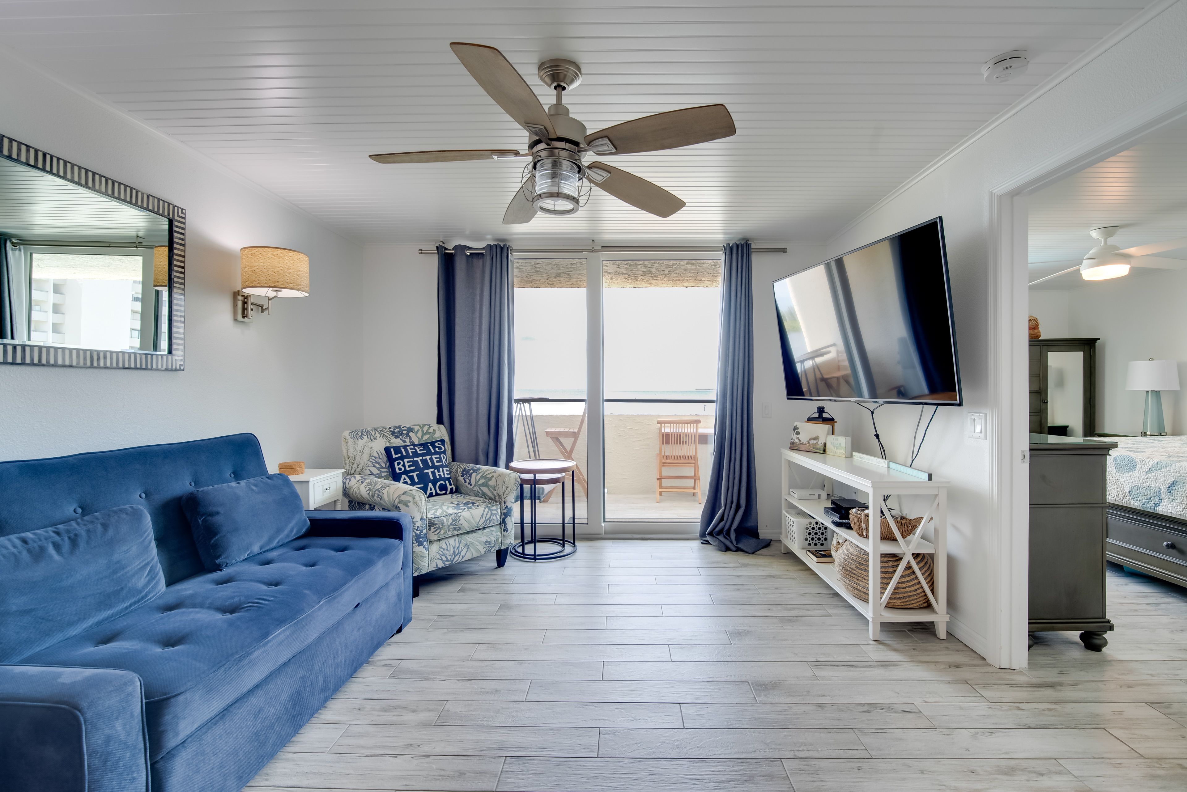 Living Room | Smart TV