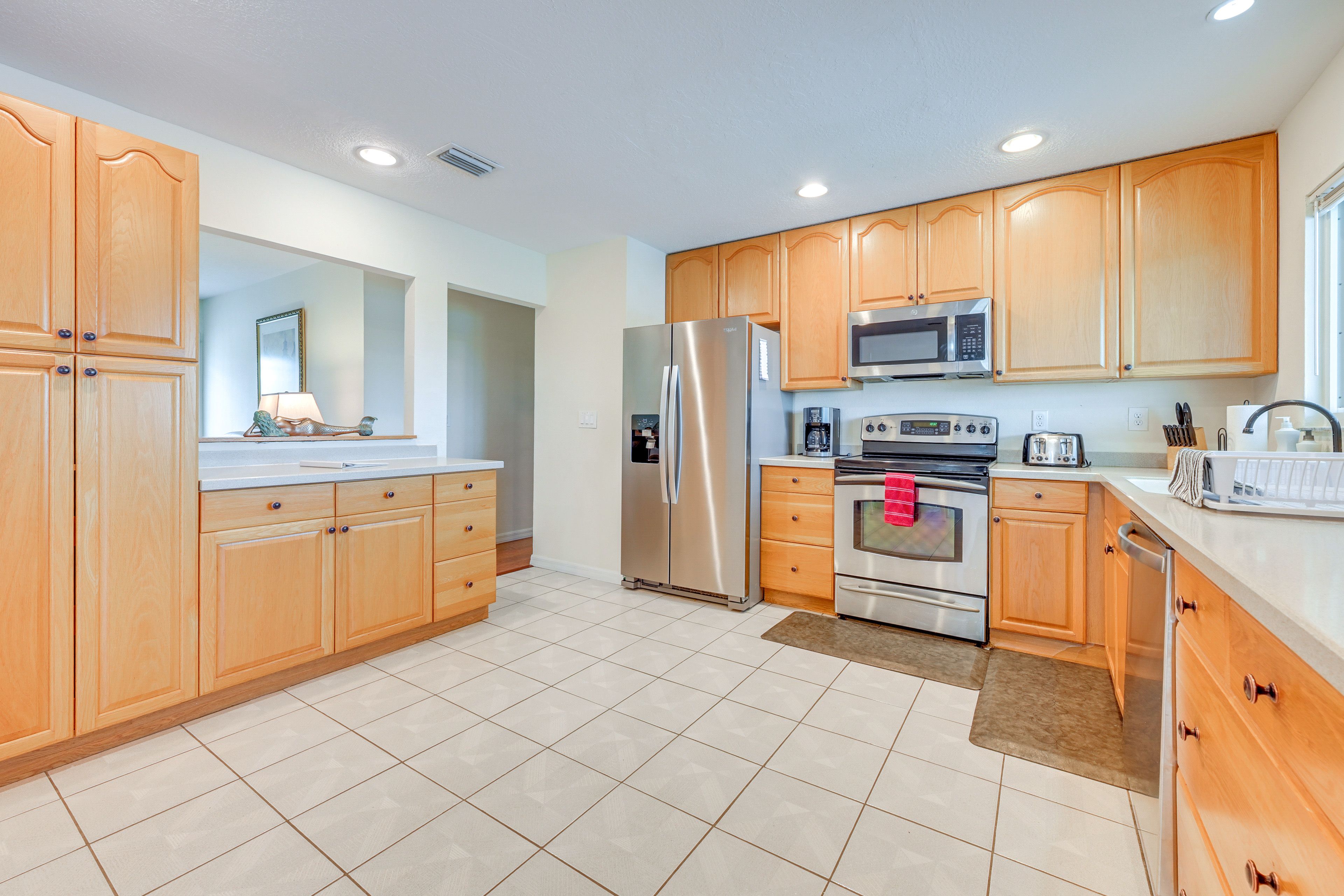 Kitchen | Toaster | Drip Coffee Maker | Full Knife Set | Cooking Basics