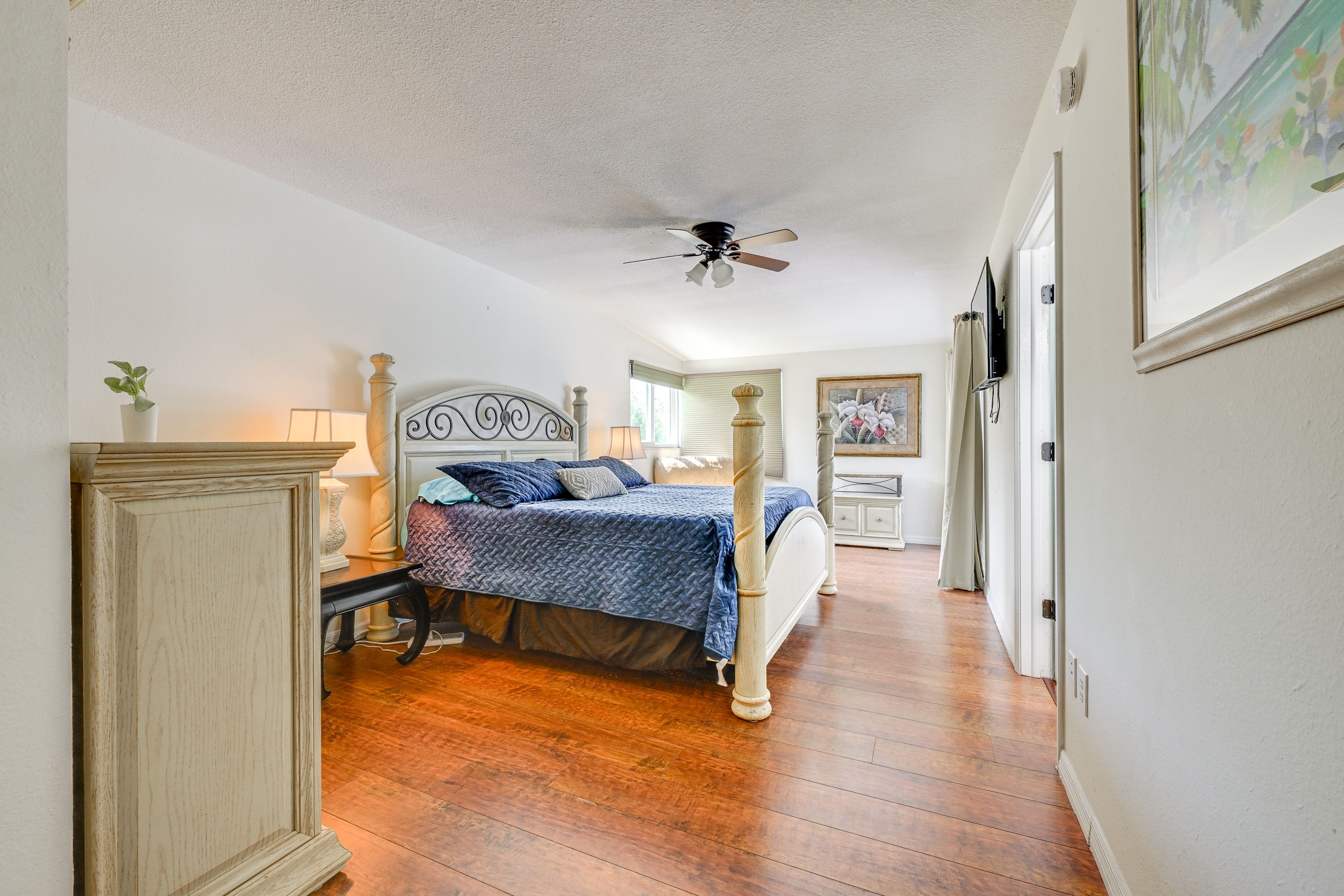 Bedroom 1 | King Bed | Linens Provided
