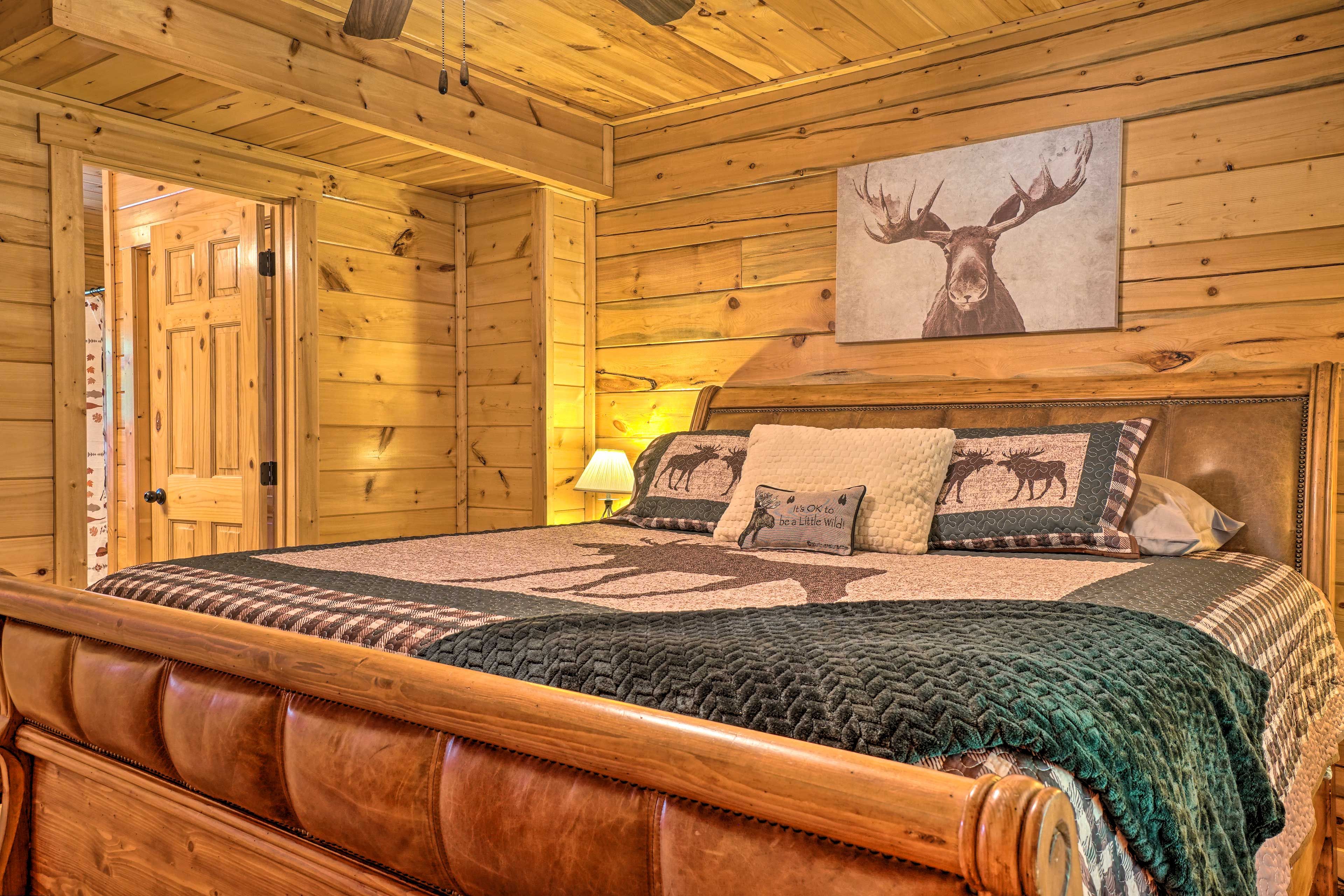 Master Bedroom | Private En-Suite Bathroom