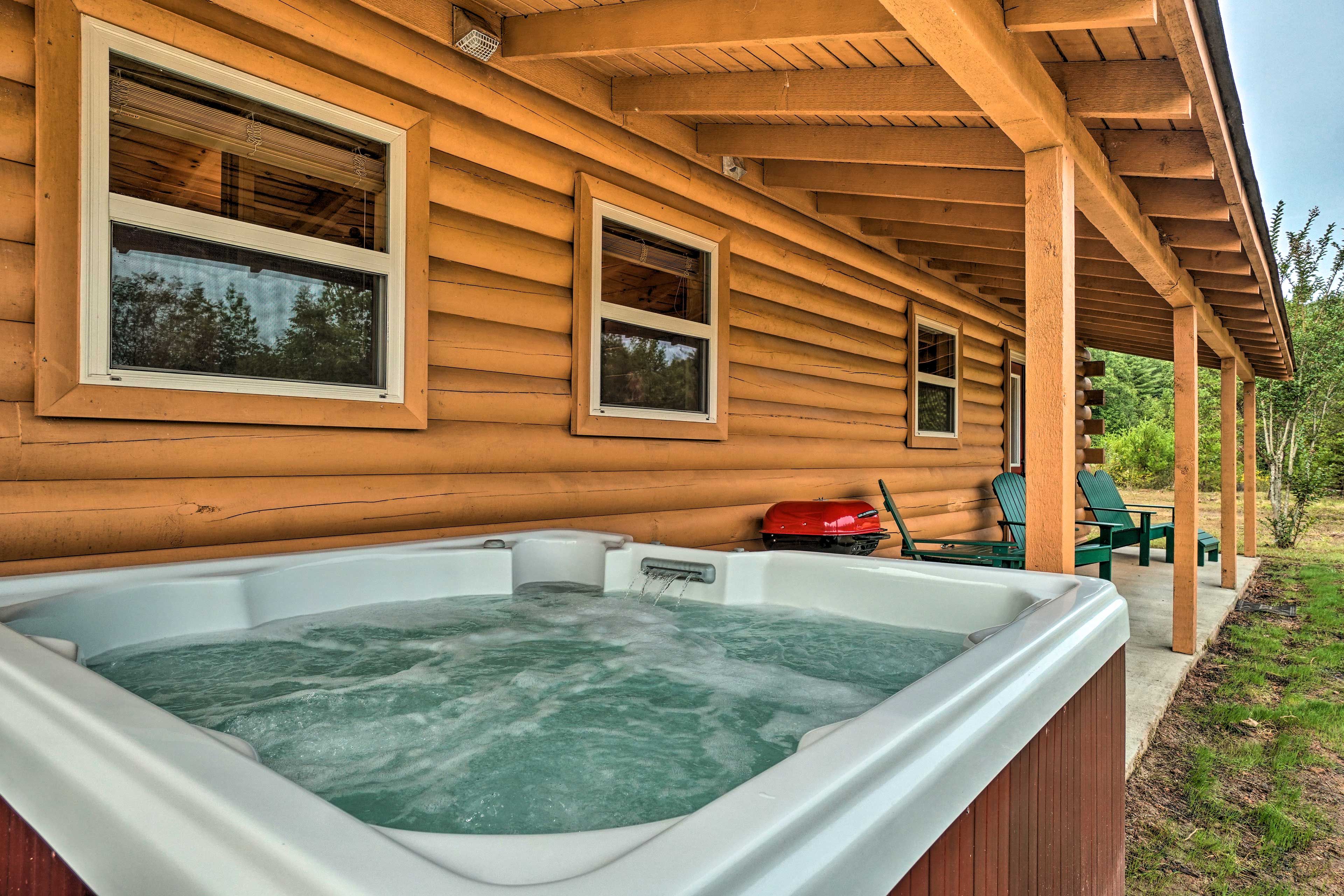 Private Outdoor Patio | Charcoal Grill | Private Hot Tub