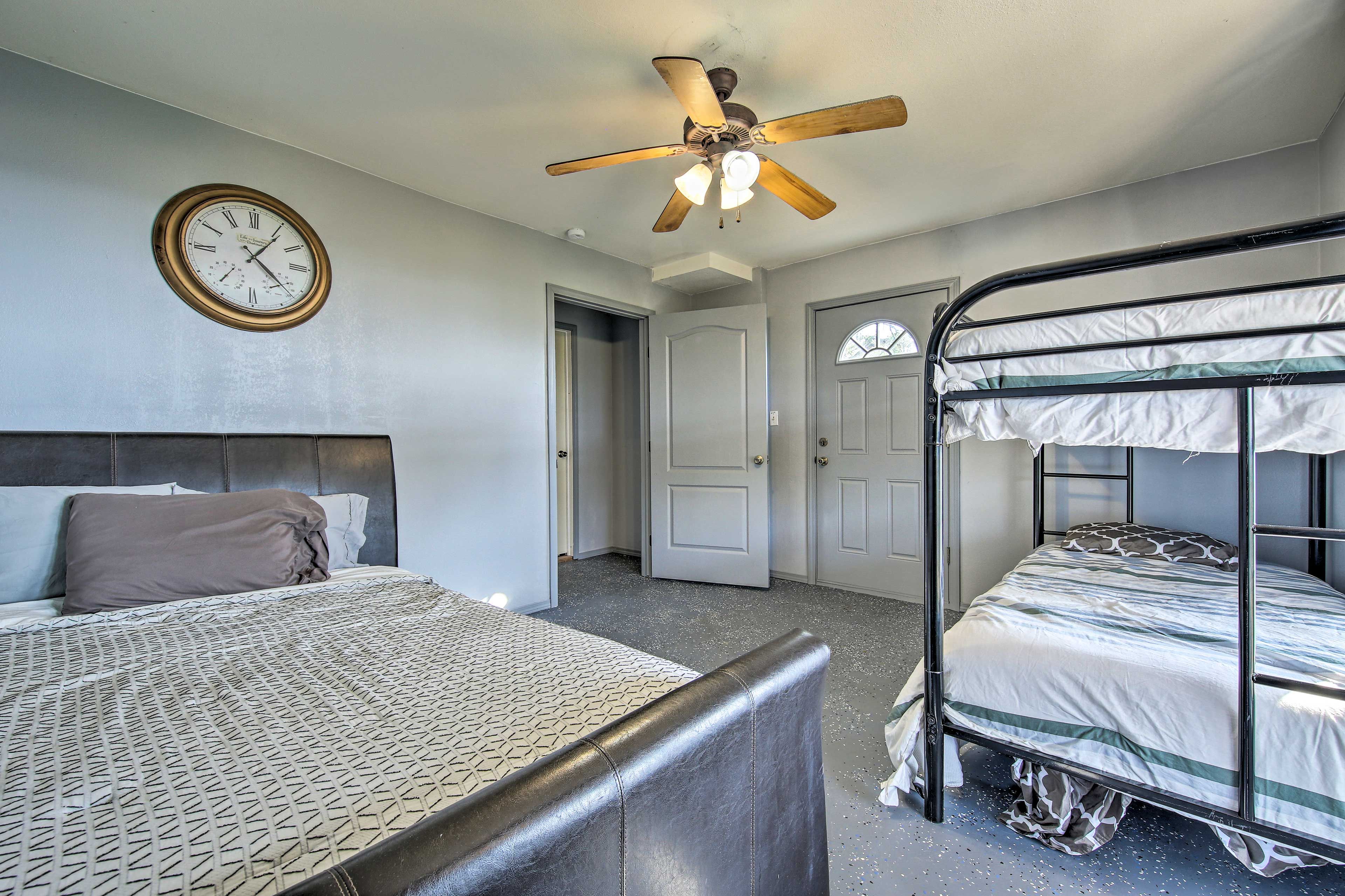 Keep cool all summer long thanks to ceiling fans & A/C.