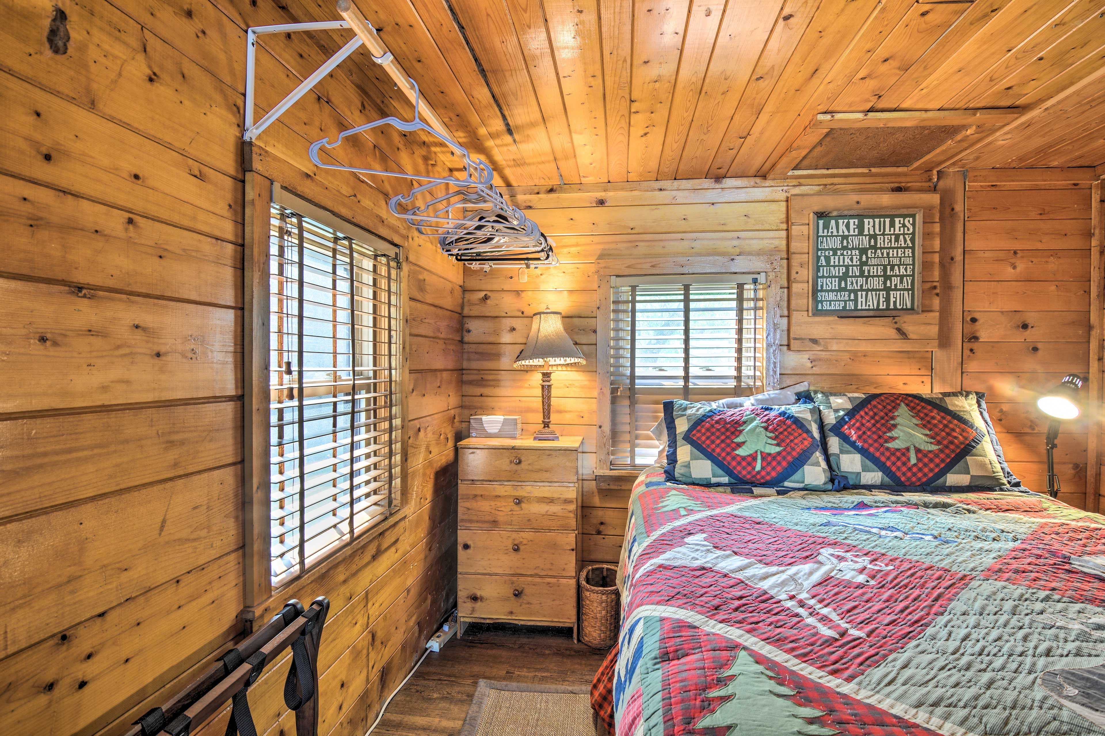 Bedroom | Queen Bed