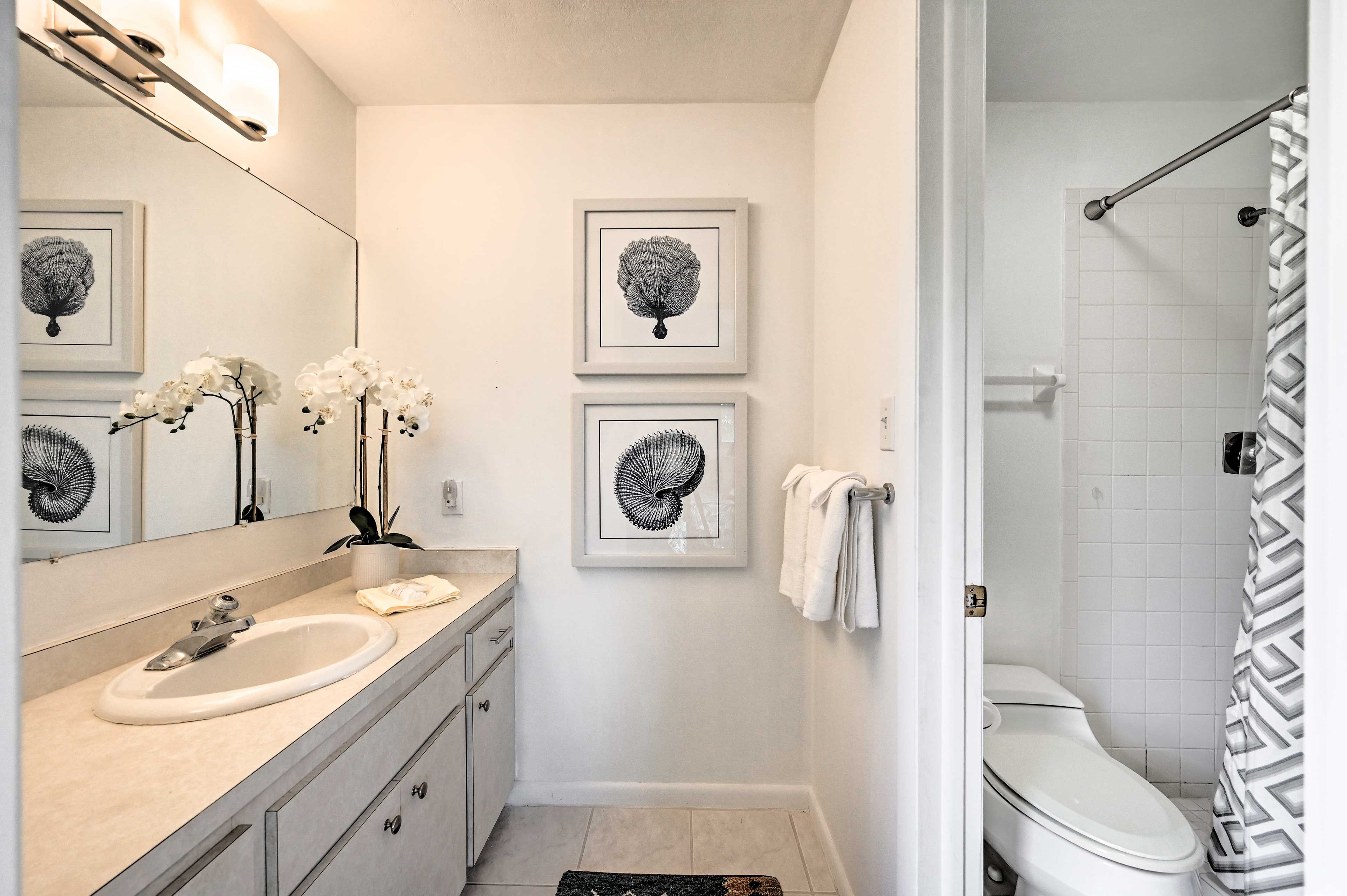 En-Suite Bathroom | Towels and Linens Provided