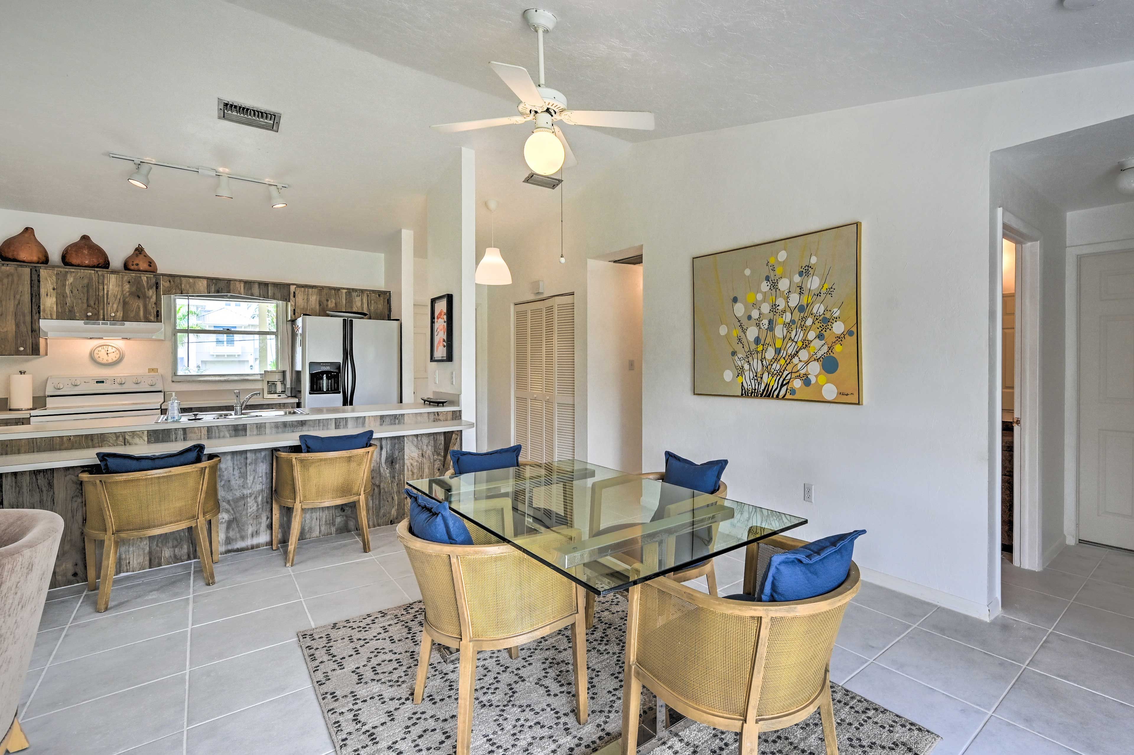 Living Room | Dishware & Flatware Provided