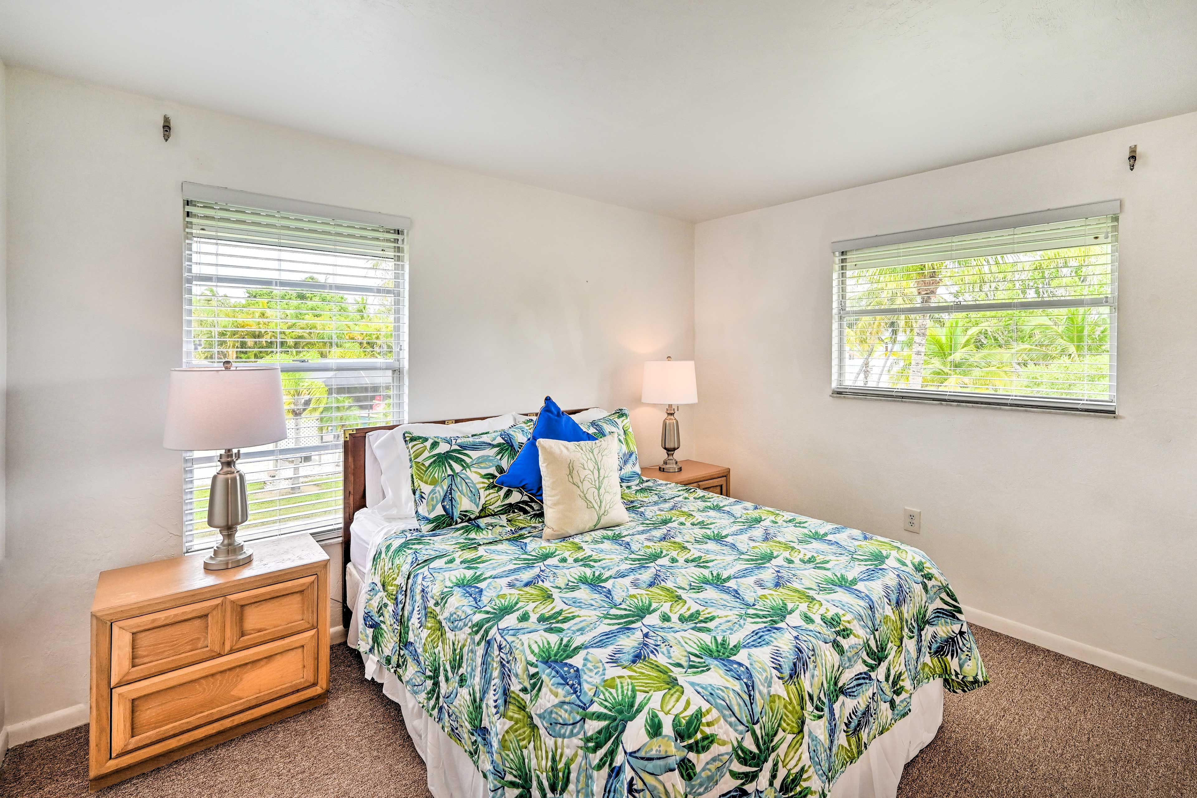 Bedroom 2 | Queen Bed