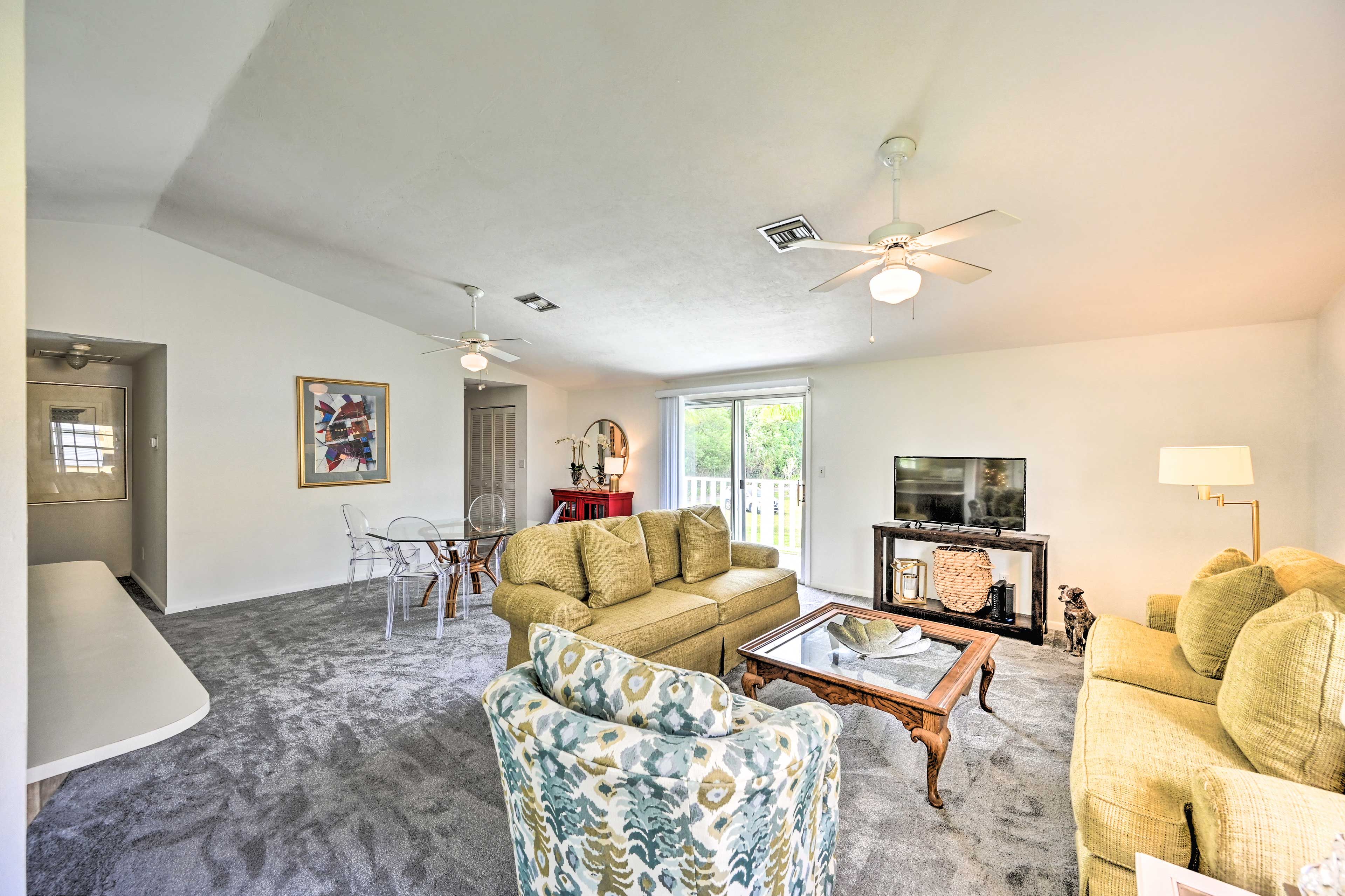 Living Room | Flat-Screen TV
