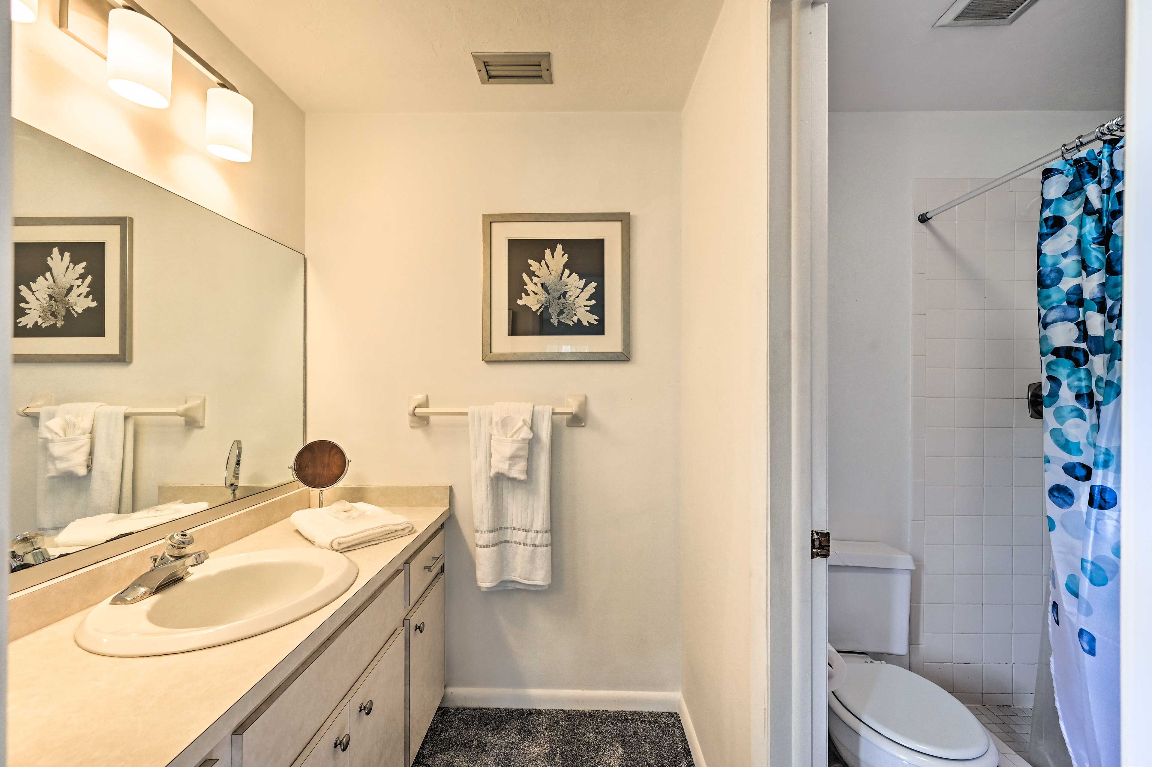 Bathroom | Towels & Complimentary Toiletries Provided