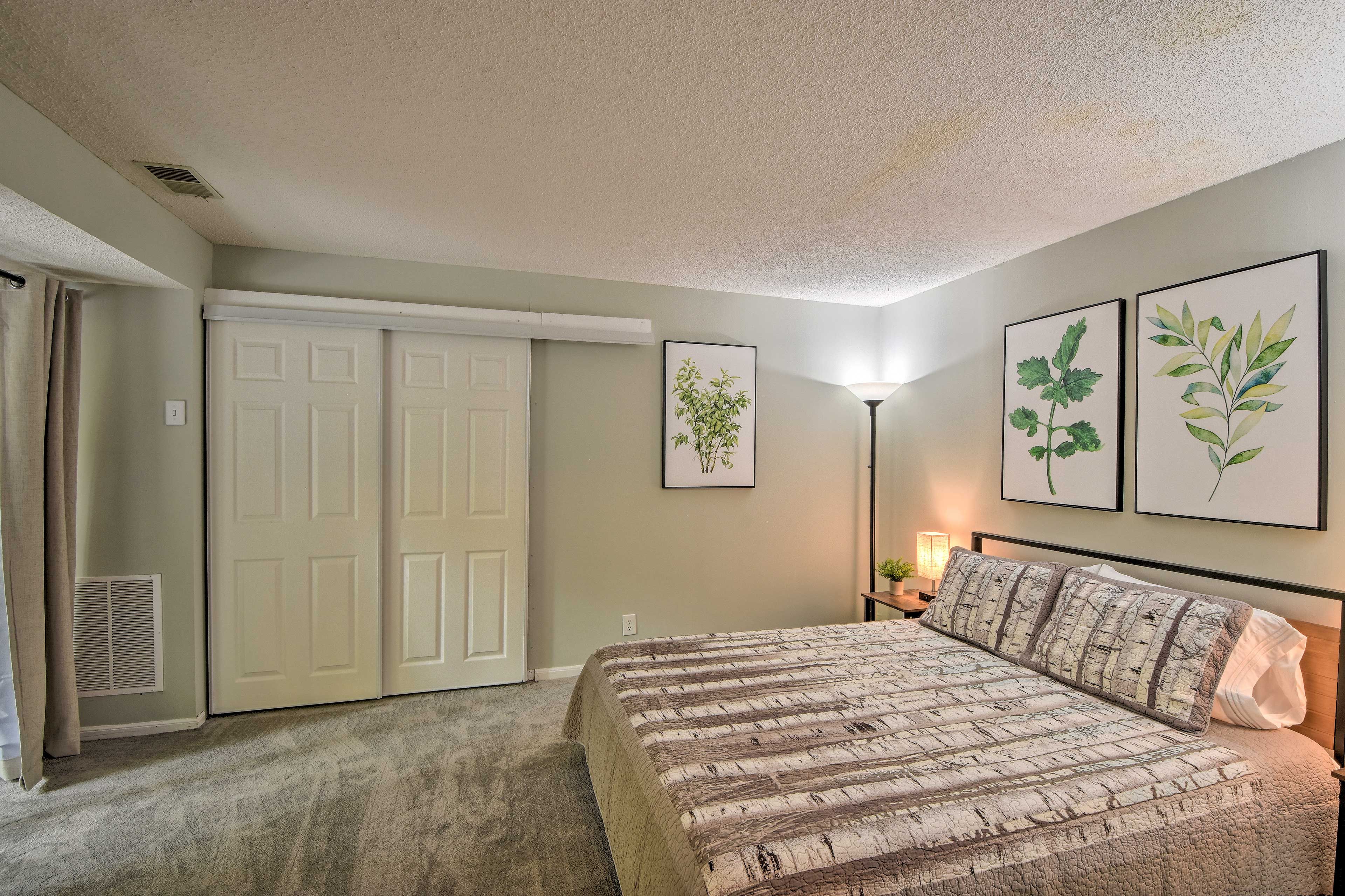 Bedroom 2 | Queen Bed