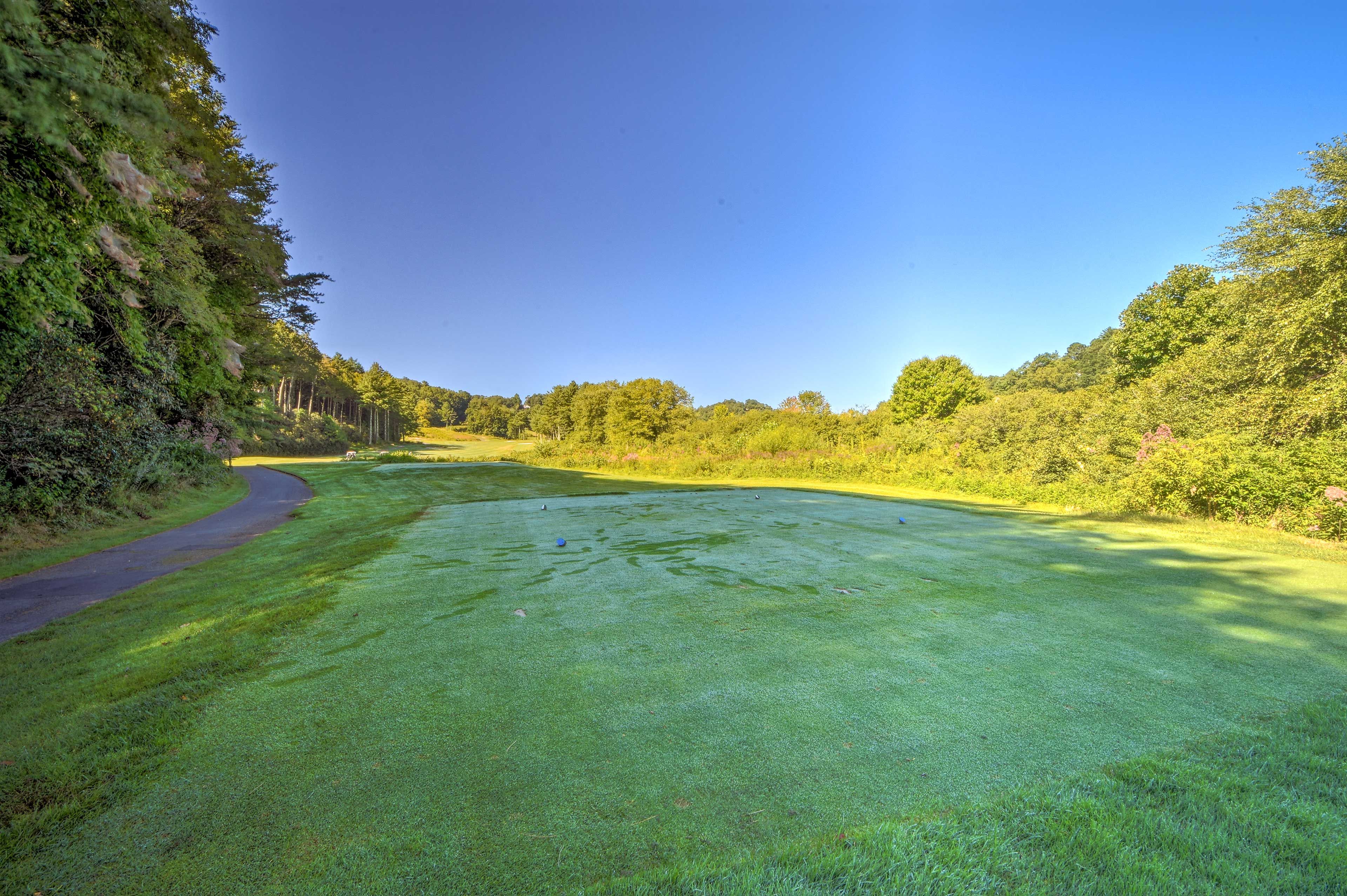Community Amenities | Par-72 Championship Golf Course | 6,900 Yards