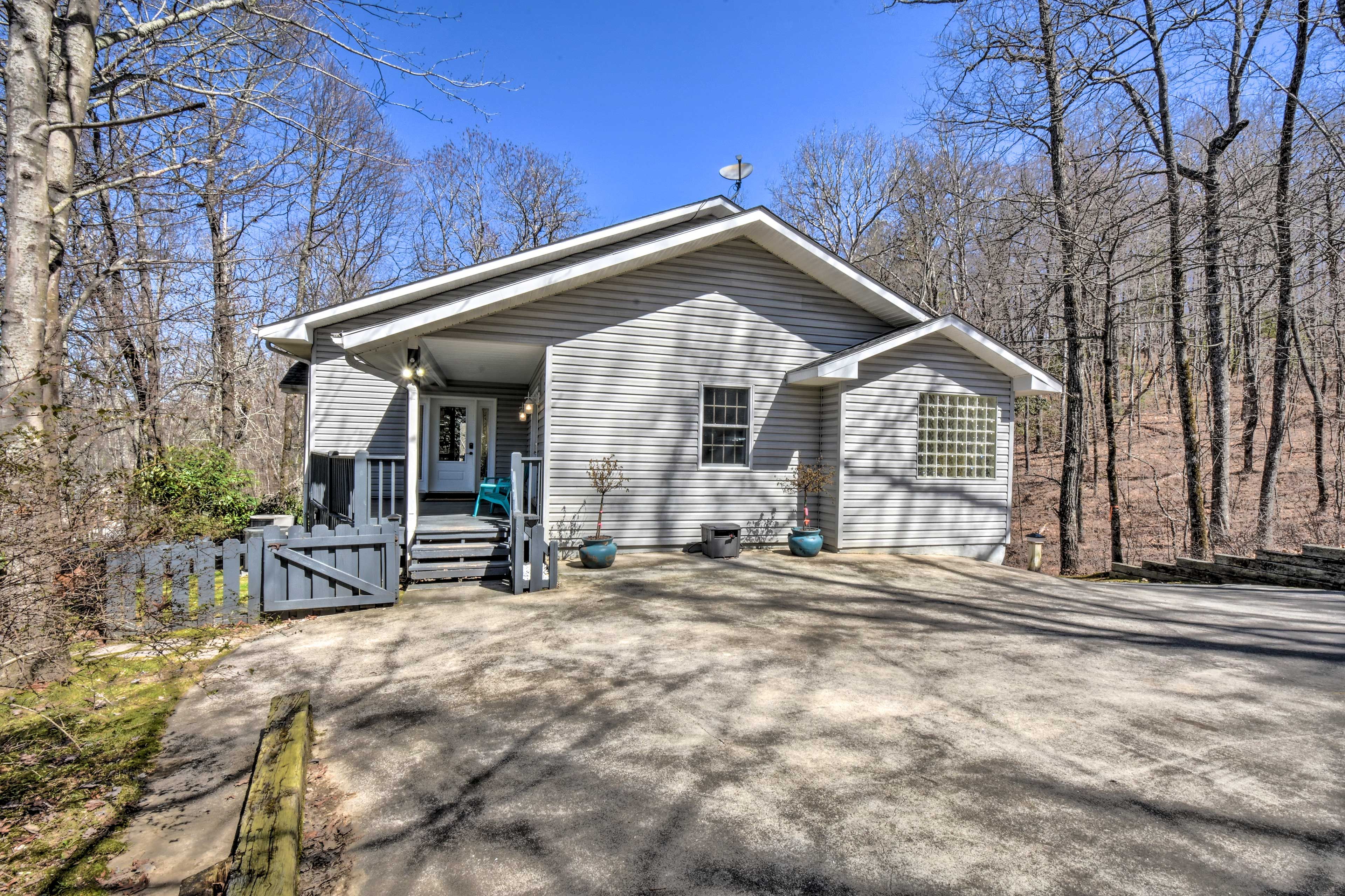 Home Exterior | Driveway Parking  (5 Vehicles) | Covered Parking (2 Vehicles)