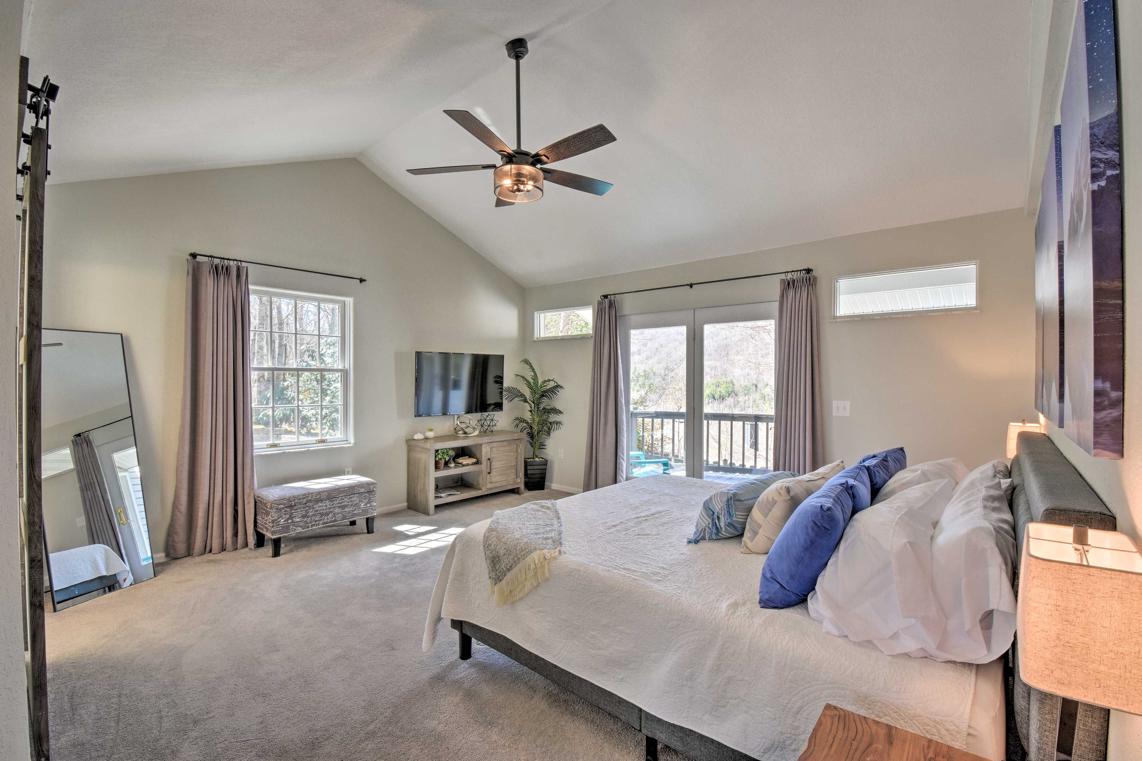 Bedroom 1 | King Bed