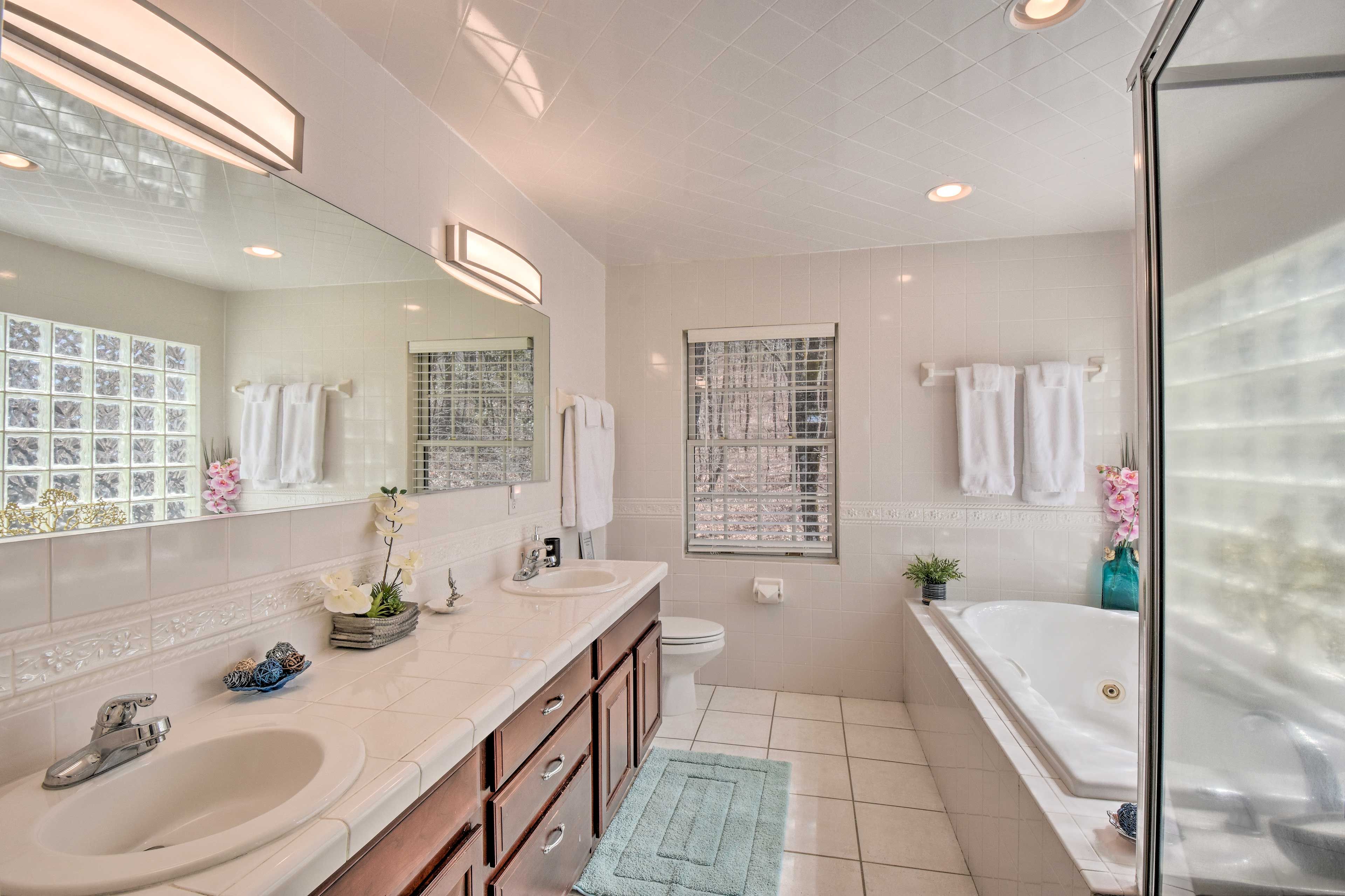 En-Suite Bathroom | Jetted Tub