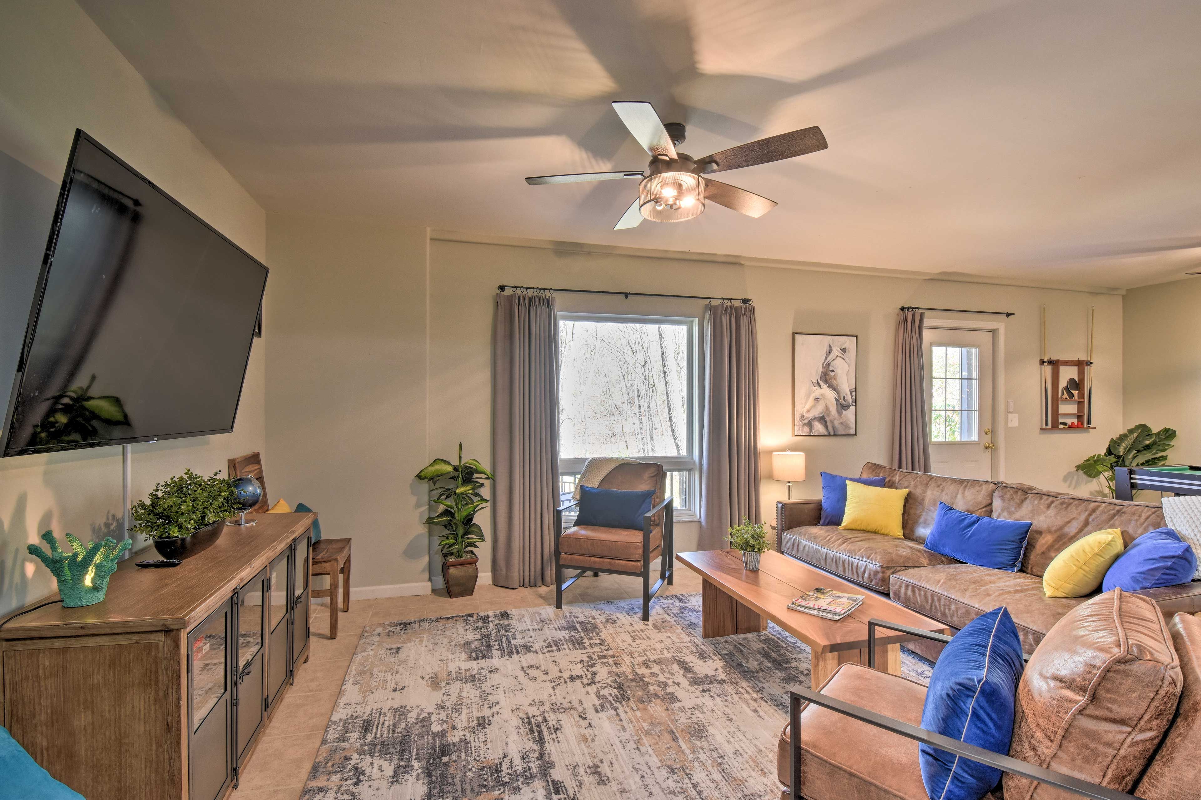 Game Room | Sleeper Sofa | Smart TV