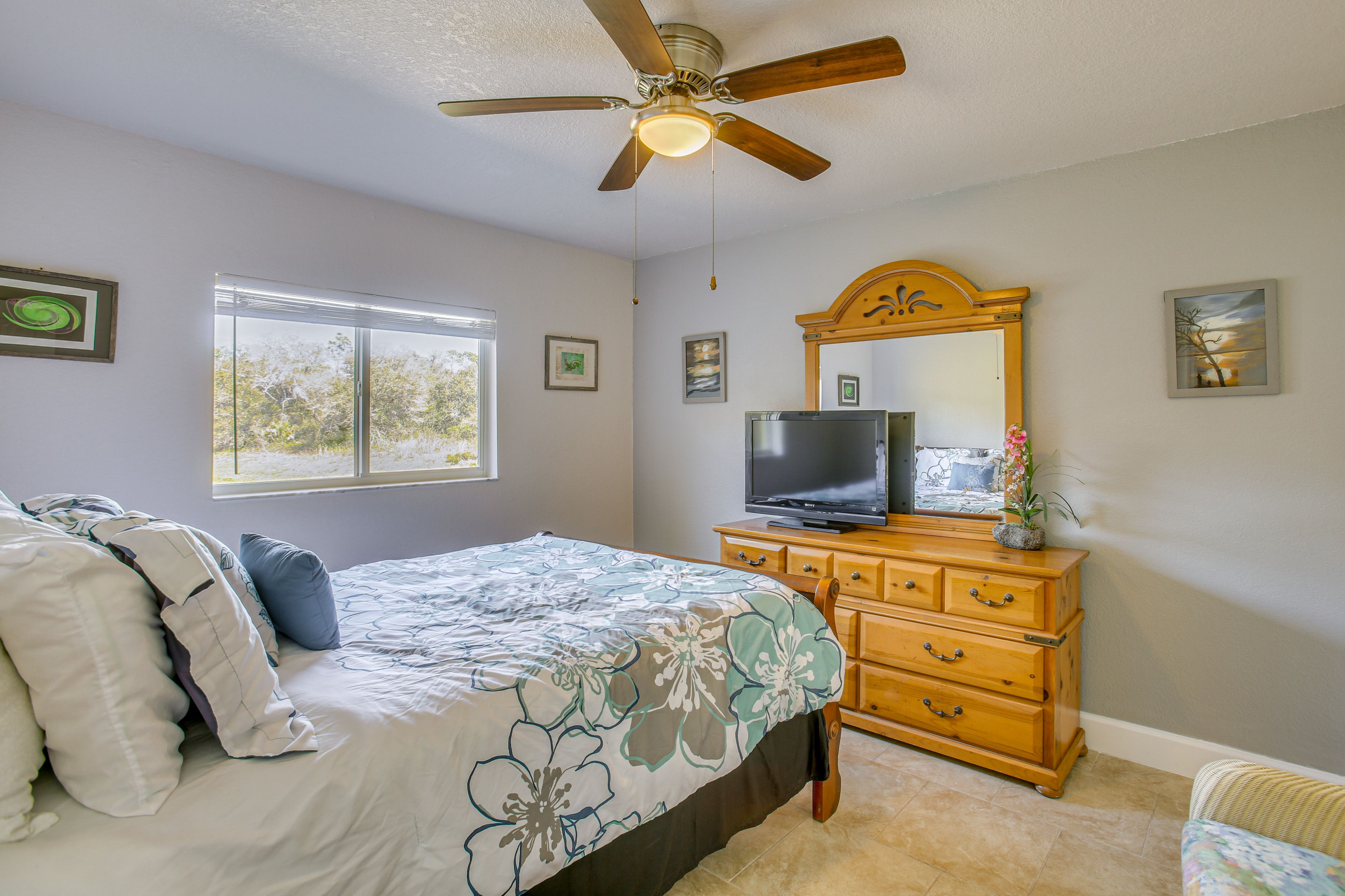Bedroom 2 | Queen Bed