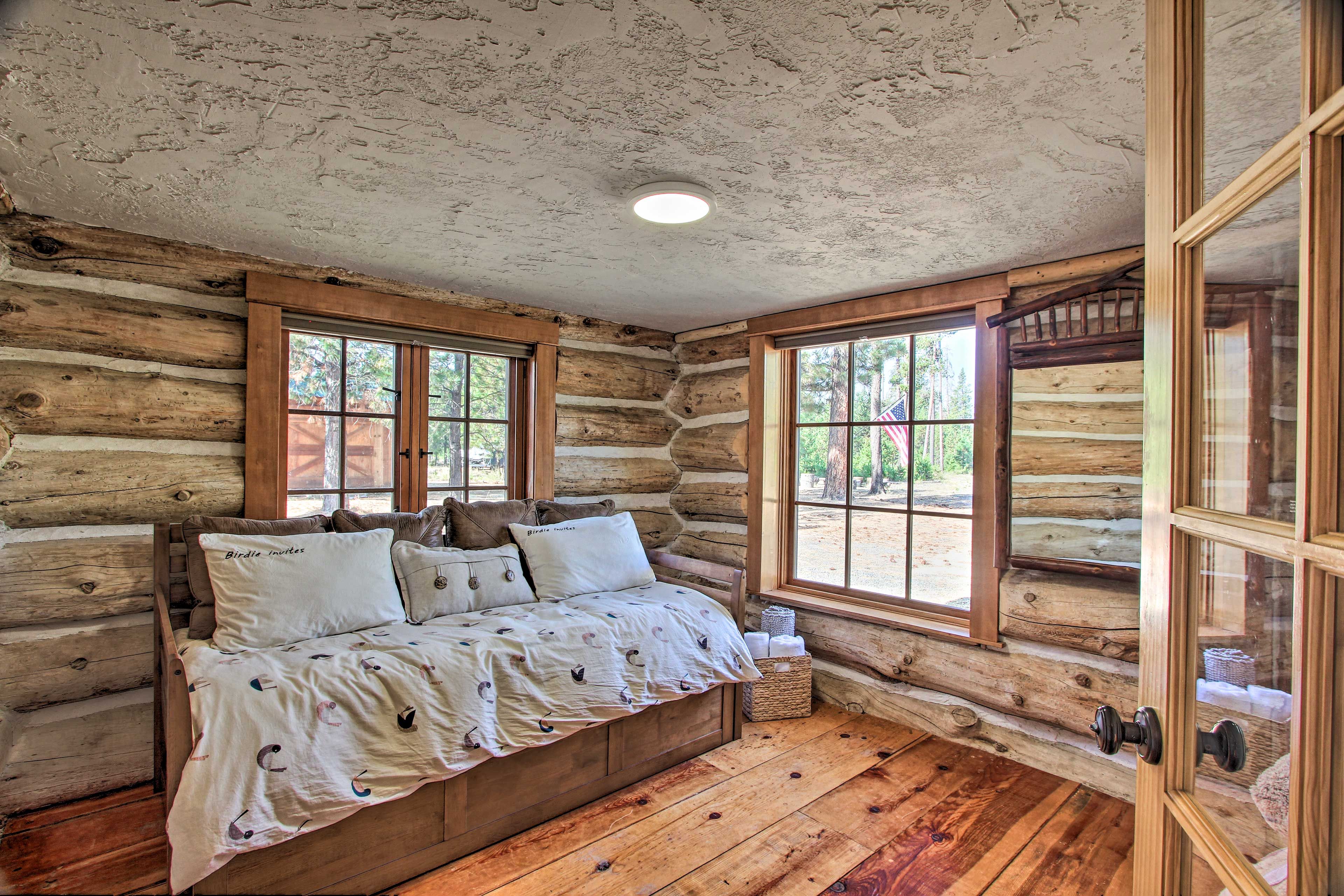 Bedroom 3 | Twin Daybed w/ Twin Trundle Bed