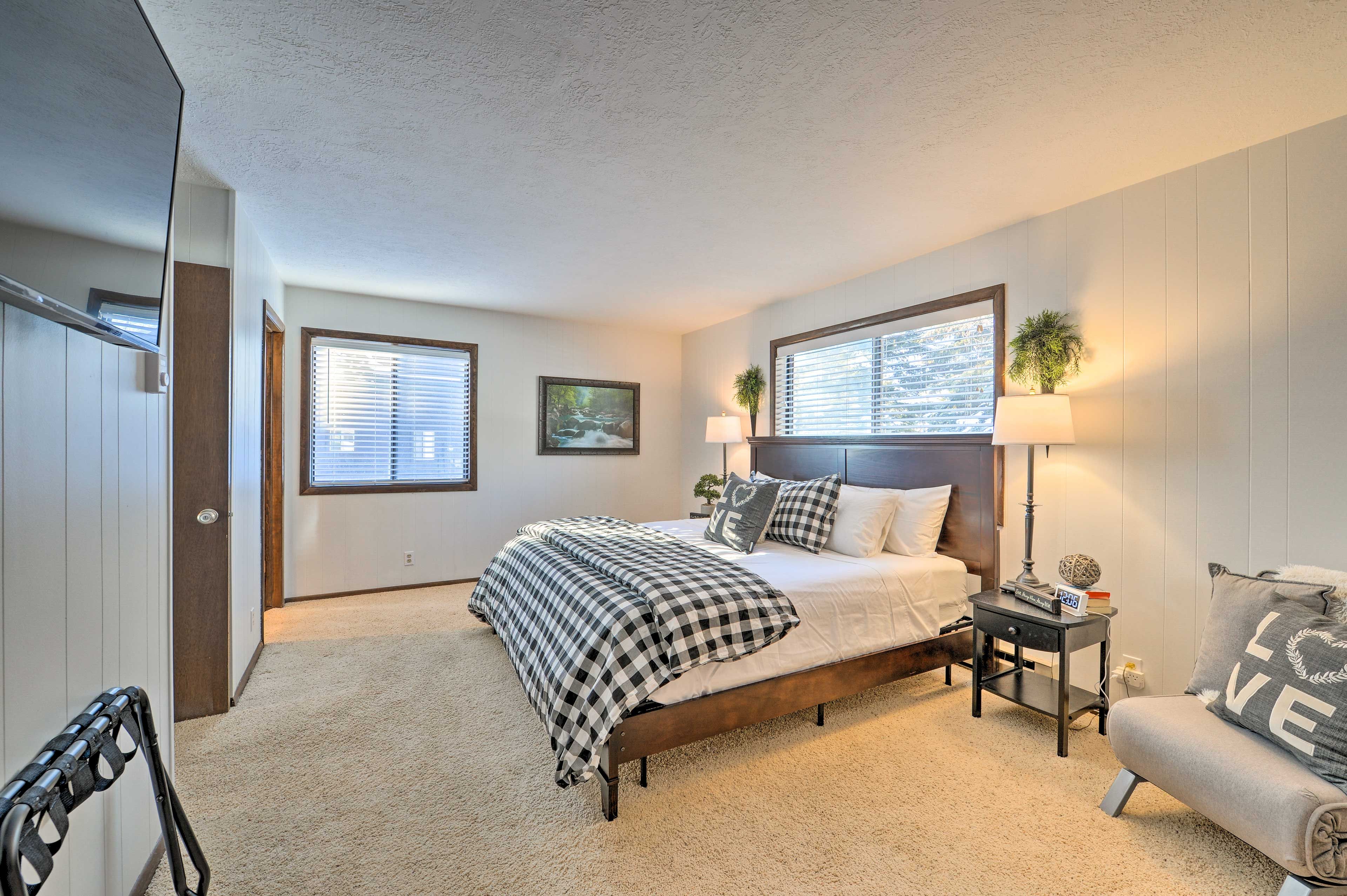 Bedroom 1 | King Bed