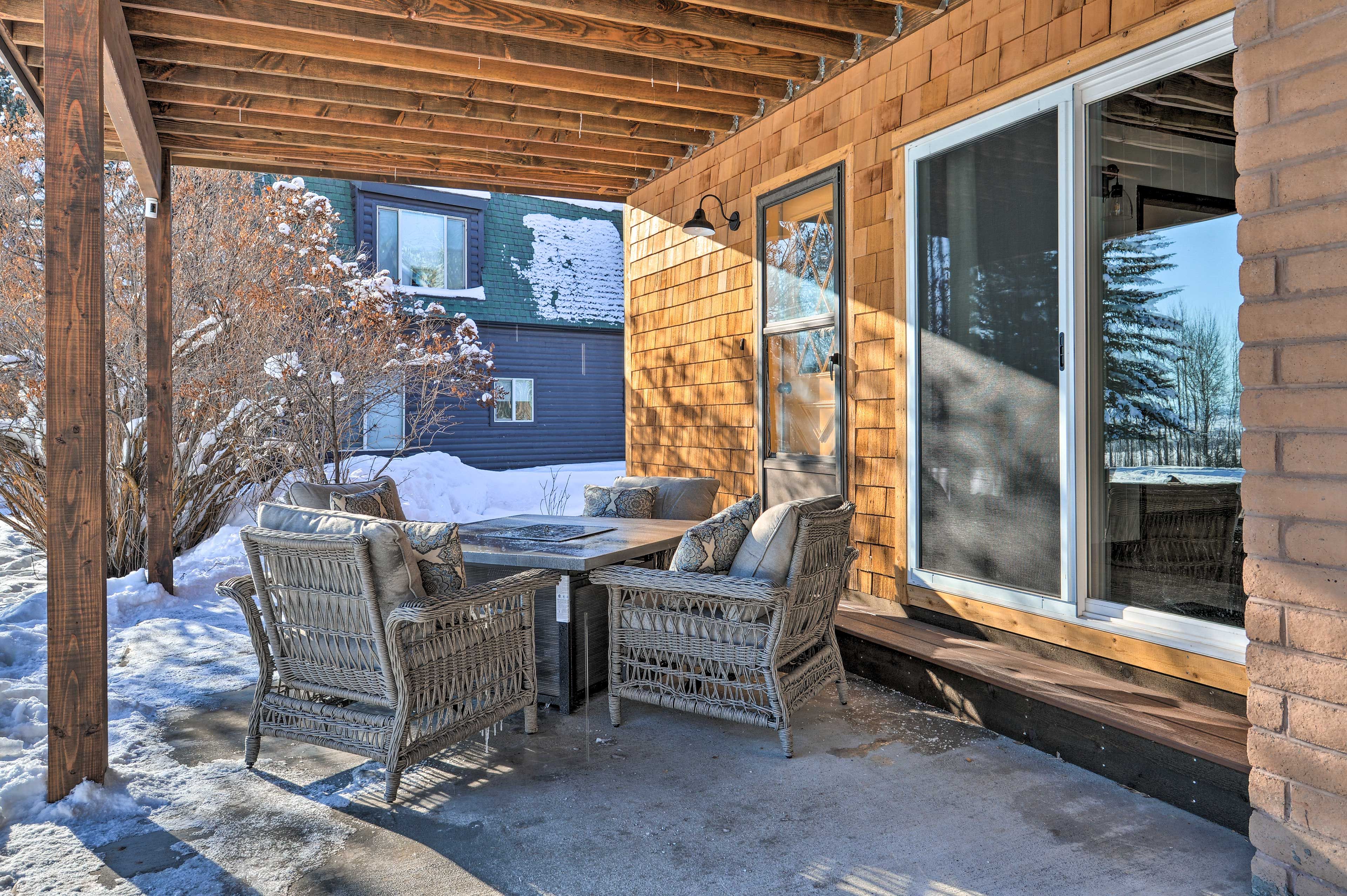 Patio | Fire Pit Table